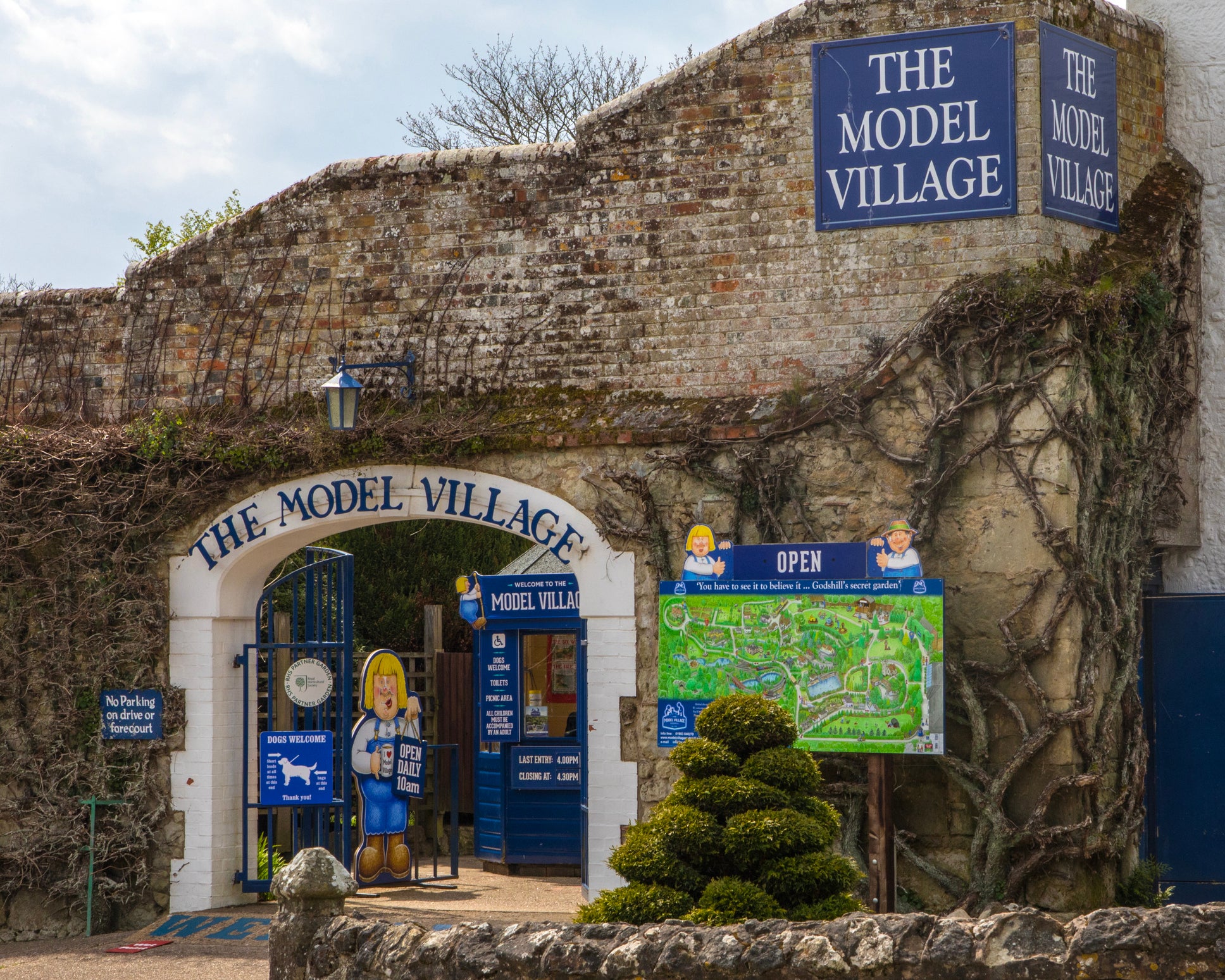 Pocket-sized Godshill epitomises ‘chocolate box’