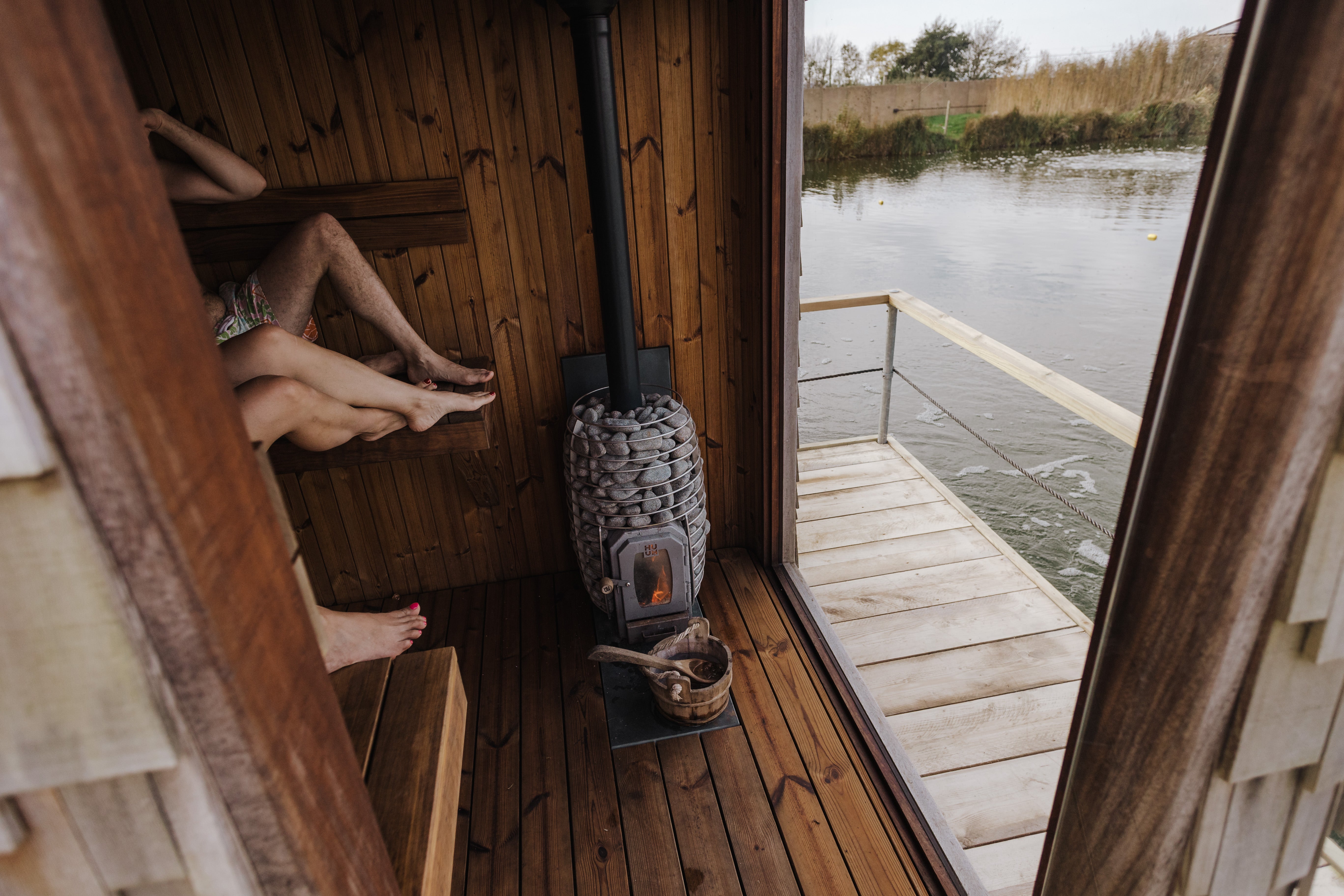 Book a 60-minute Slomo sauna in Freshwater Bay