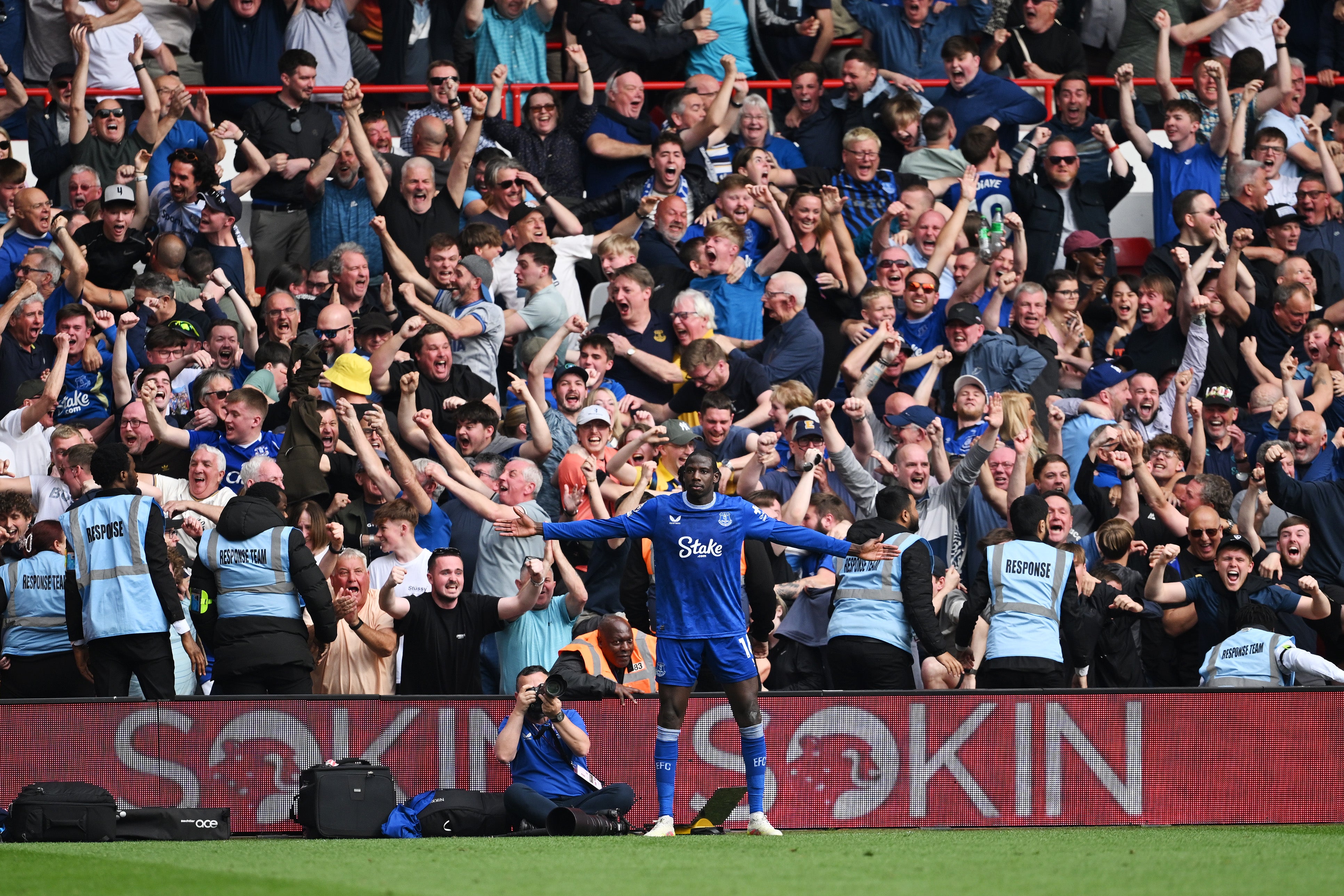 Abdoulaye Doucoure sent the travelling Everton fans into raptures