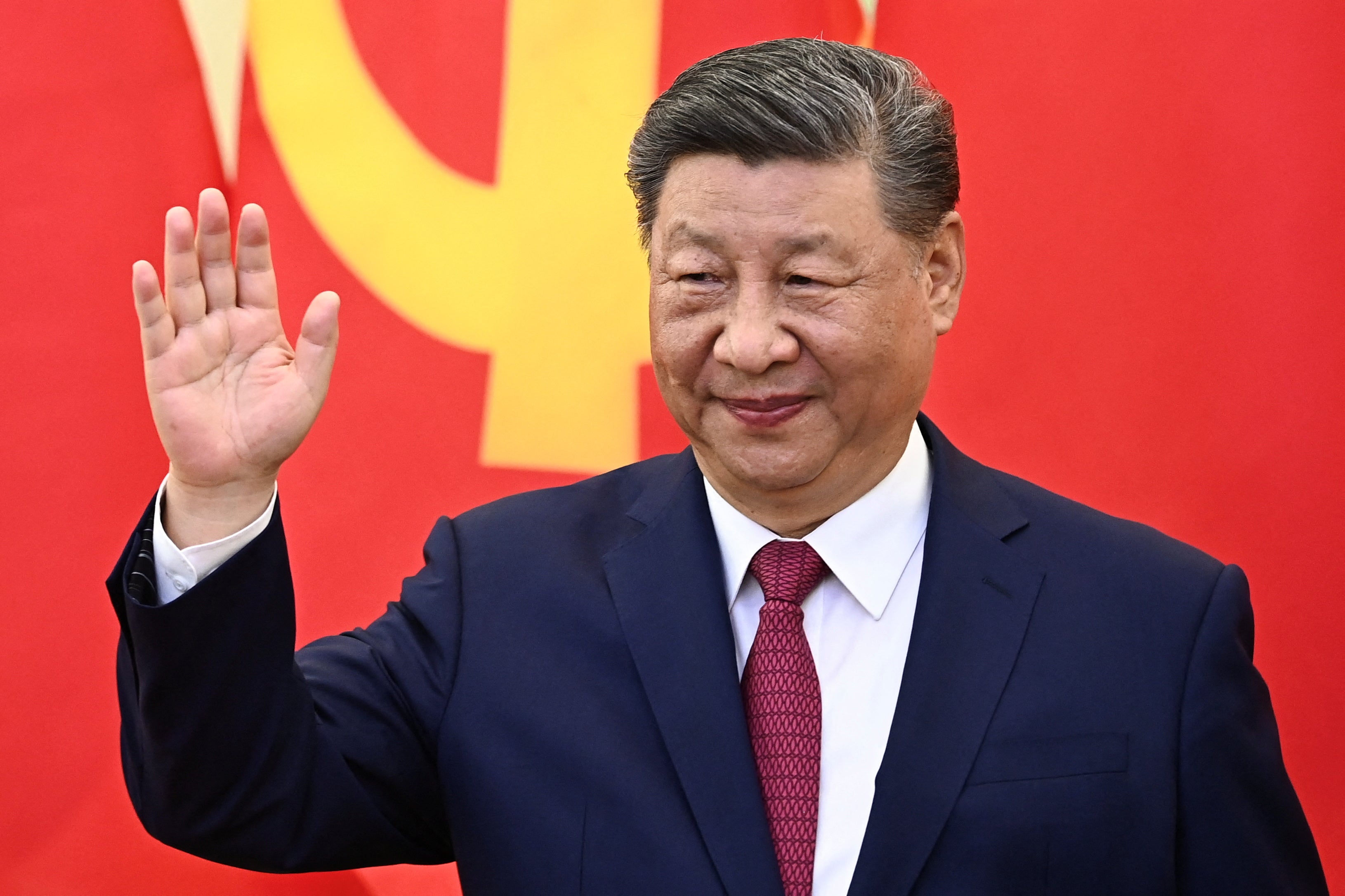 Chinese President Xi Jinping waves during a meeting with Vietnam's communist party general secretary To Lam at the office of the Party Central Committee in Hanoi on April 14, 2025. NHAC NGUYEN/Pool via REUTERS