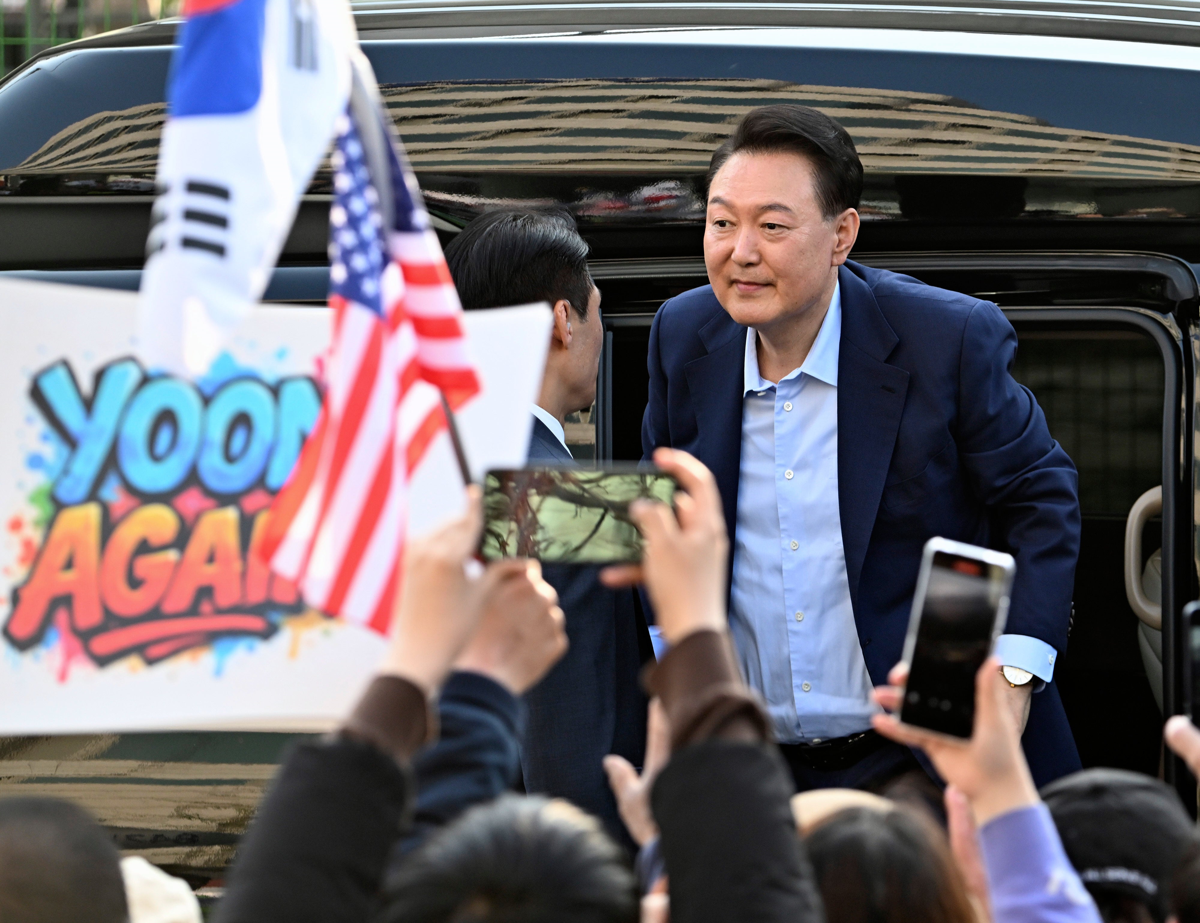 South Korea's ousted president Yoon Suk Yeol leaves his official residence in Seoul on 11 April 2025