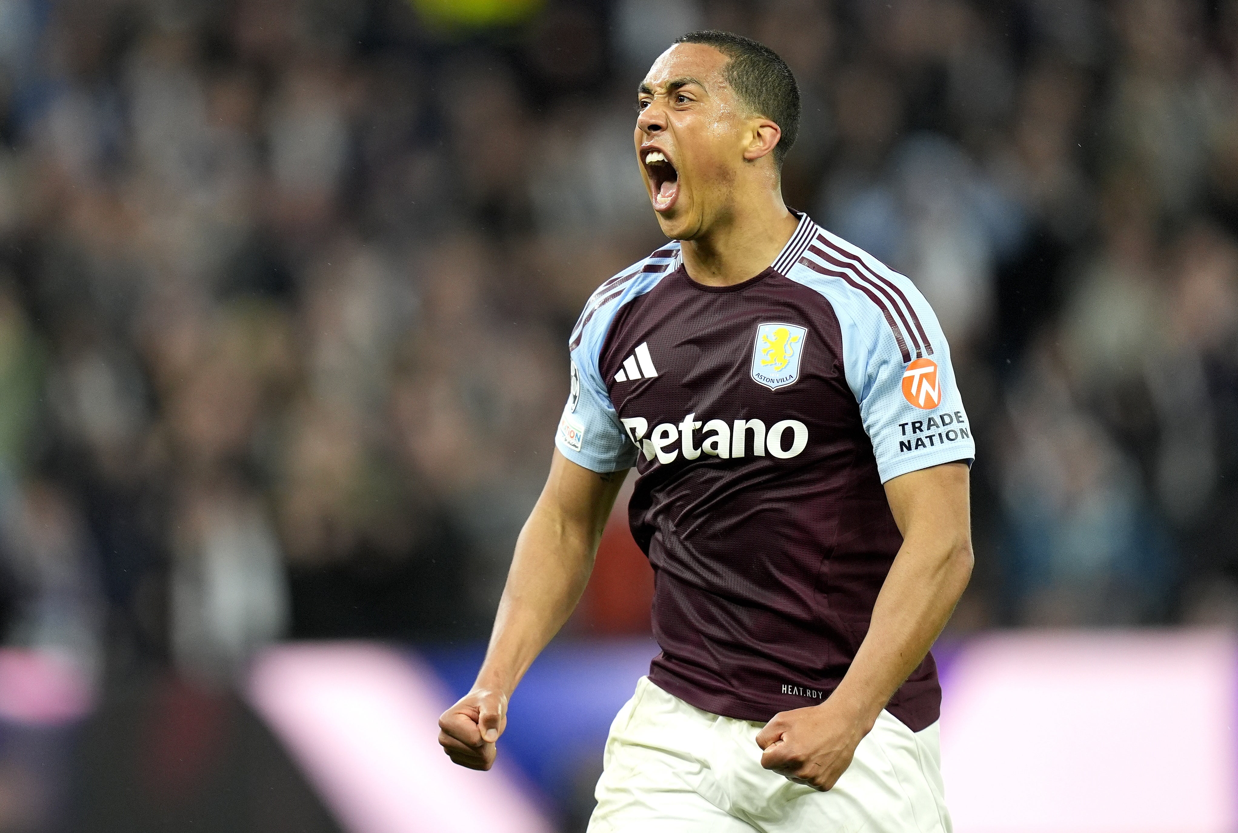 Youi Tiemans dal Aston Villa Hope, když řval zpět