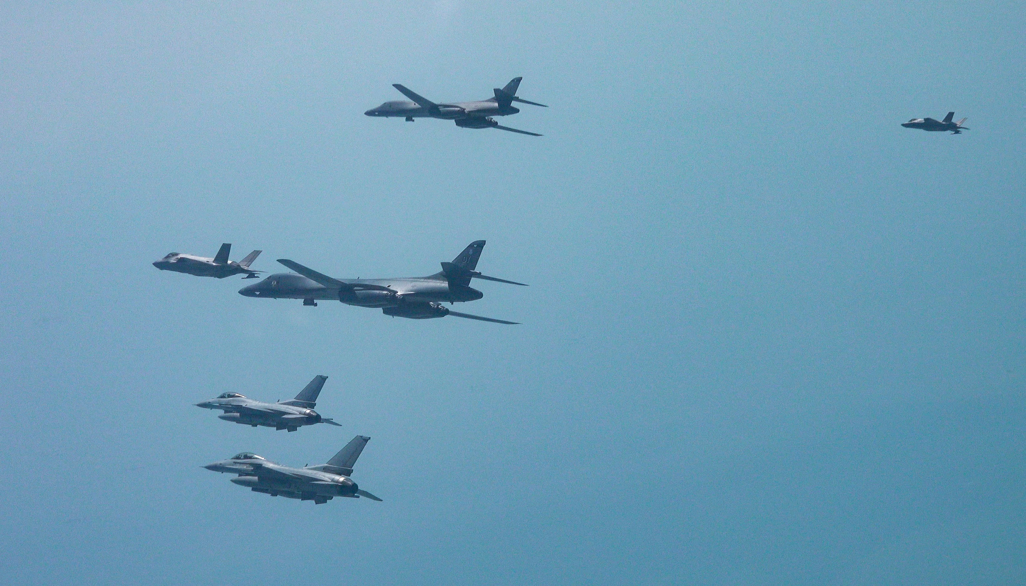US B-1B bomber jets fly alongside South Korean F-15s and F-16s in joint drills
