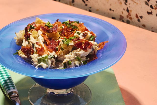 <p>The crispy bits of bacon and croutons add an extra layer of crunch</p>