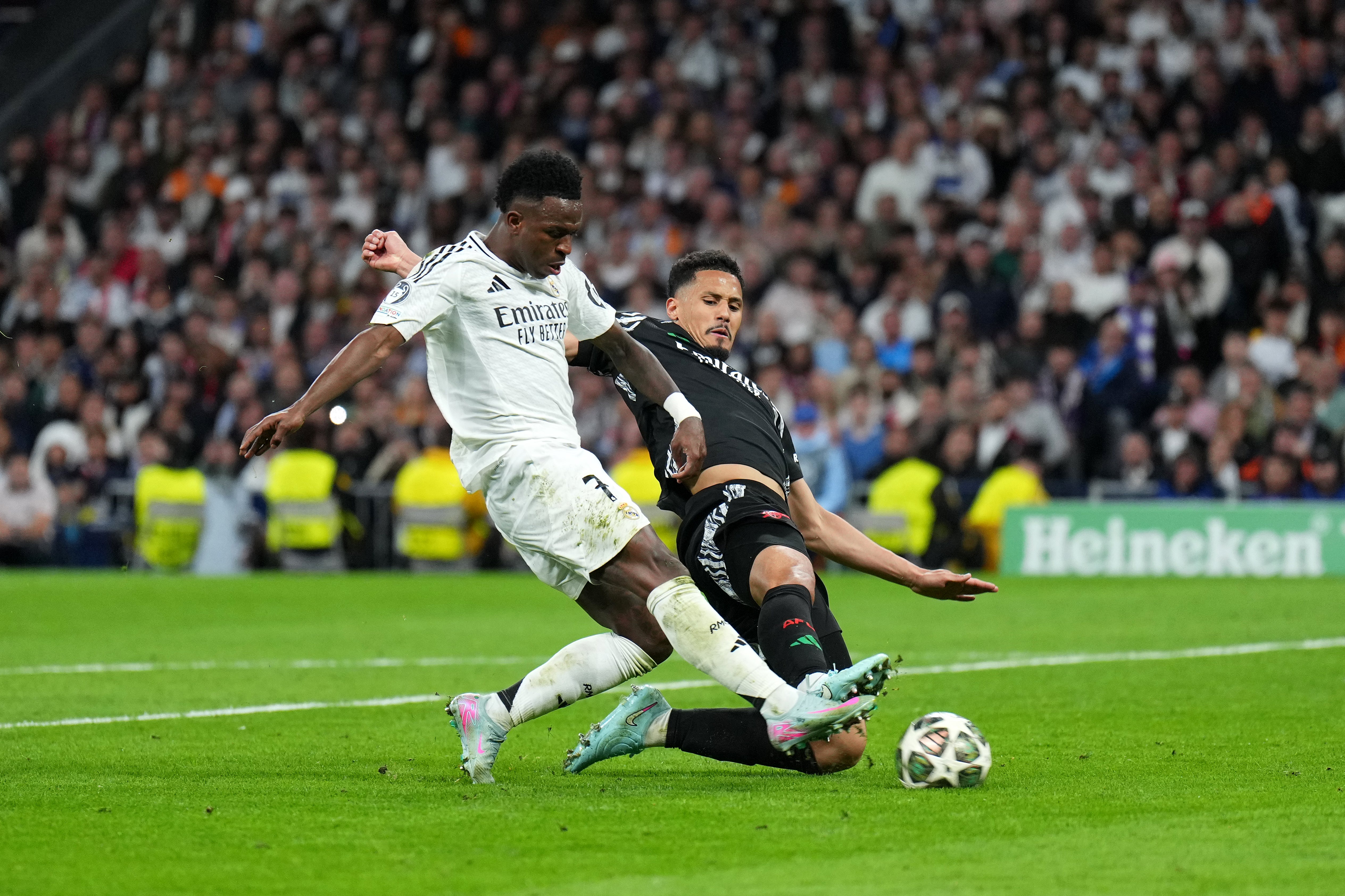 William Saliba denies Vinicius Jr the chance to score for Real