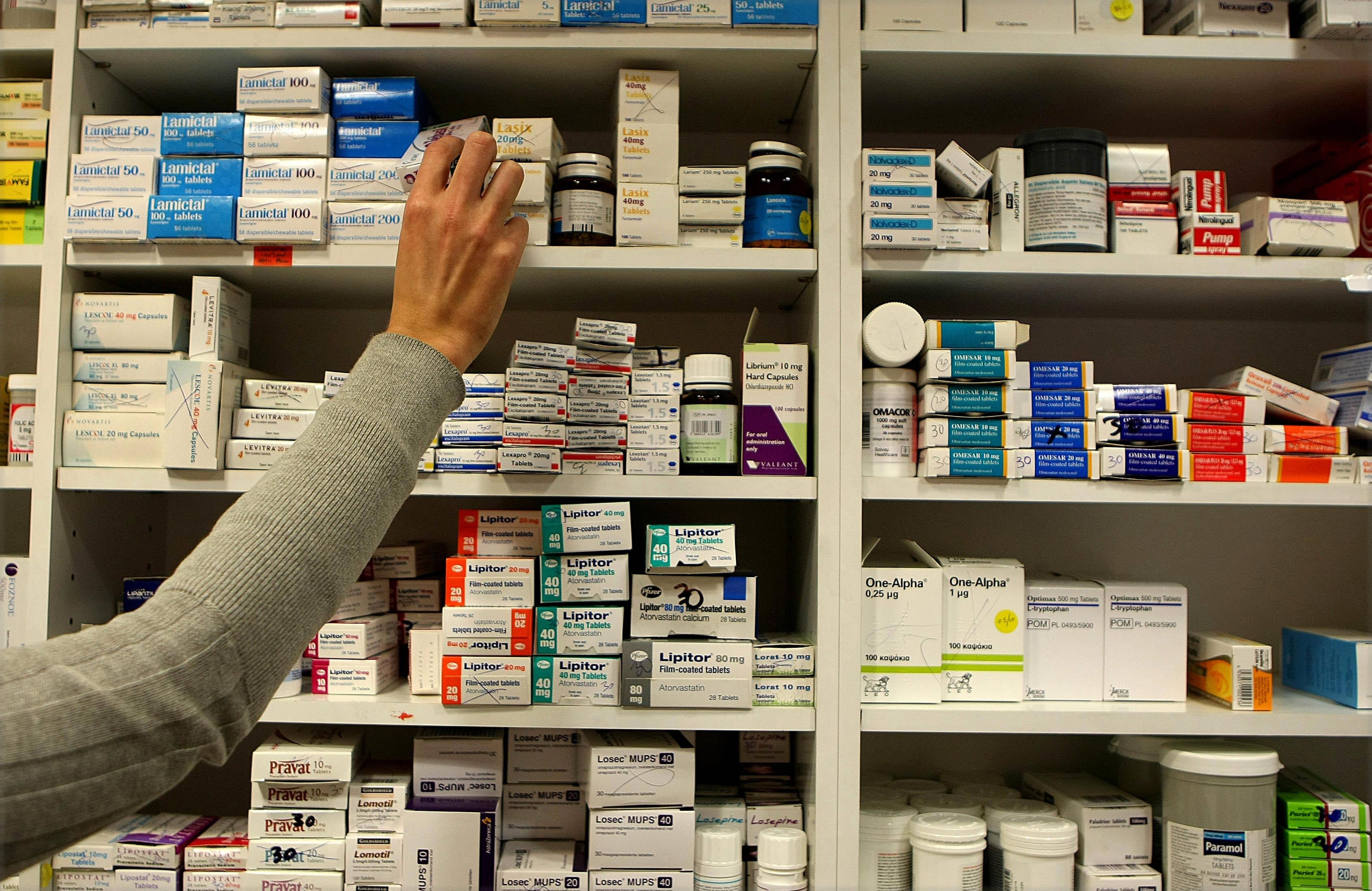 Existem opções de longo prazo, como medicamentos prescritos e manchas de pele