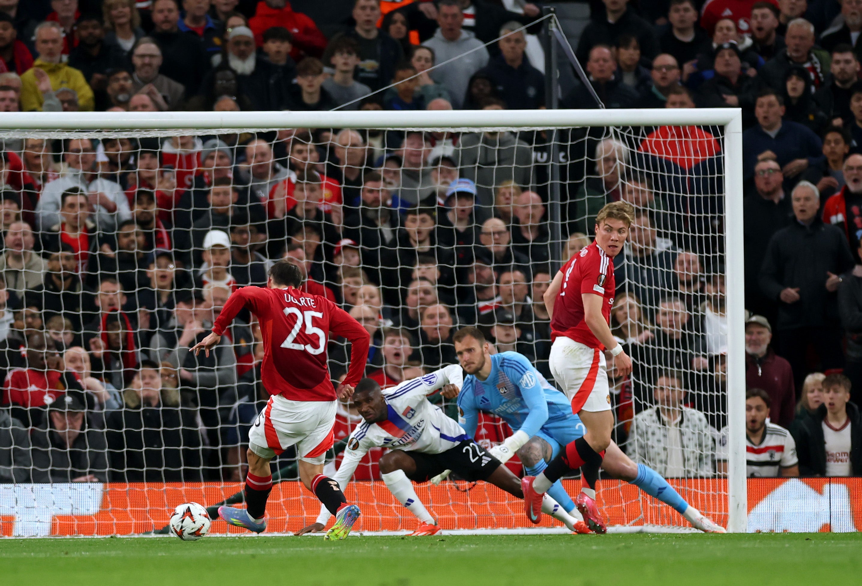 Manuel Ugarte puts Manchester United ahead after a fine sweeping move