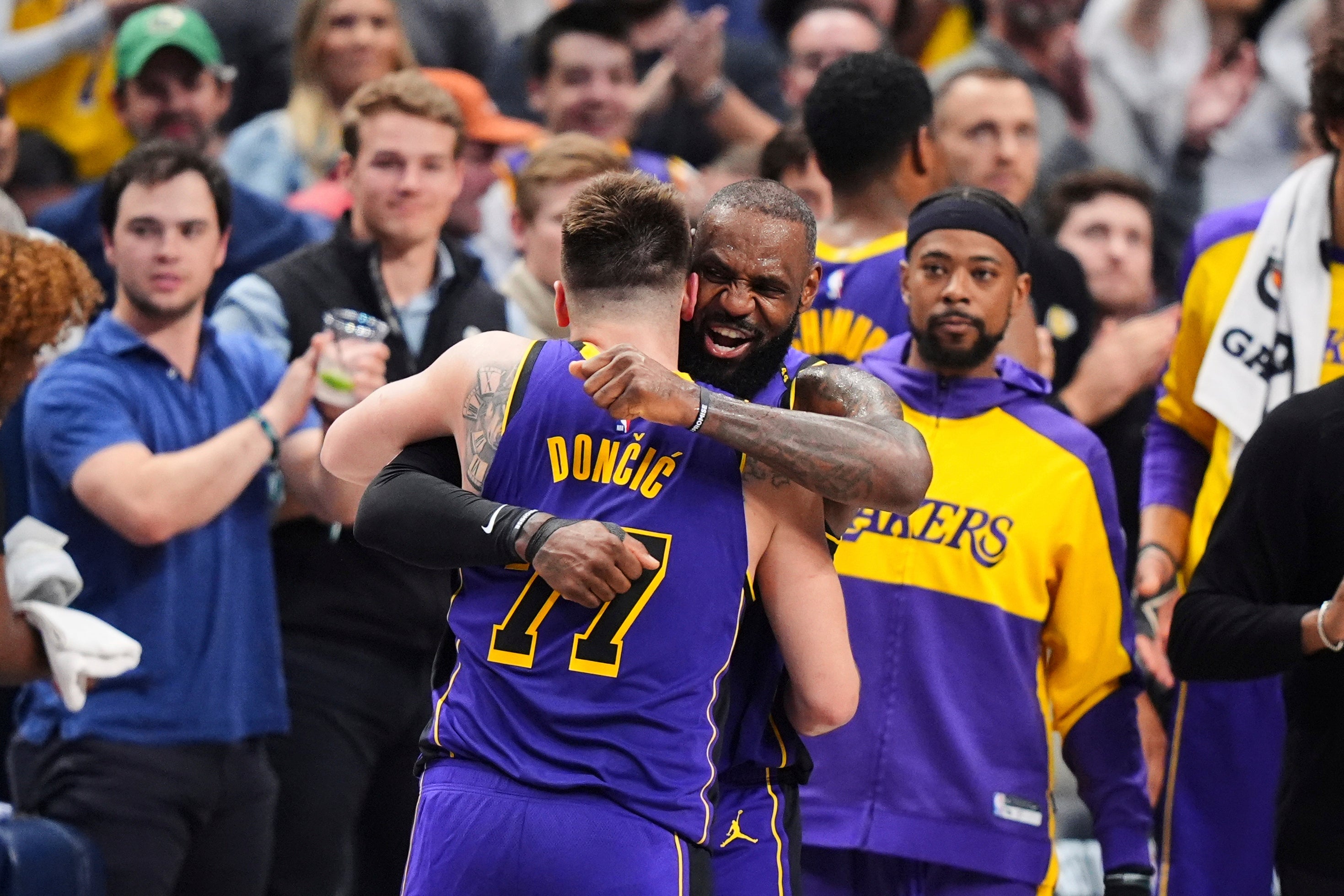 APTOPIX Lakers Mavericks Basketball