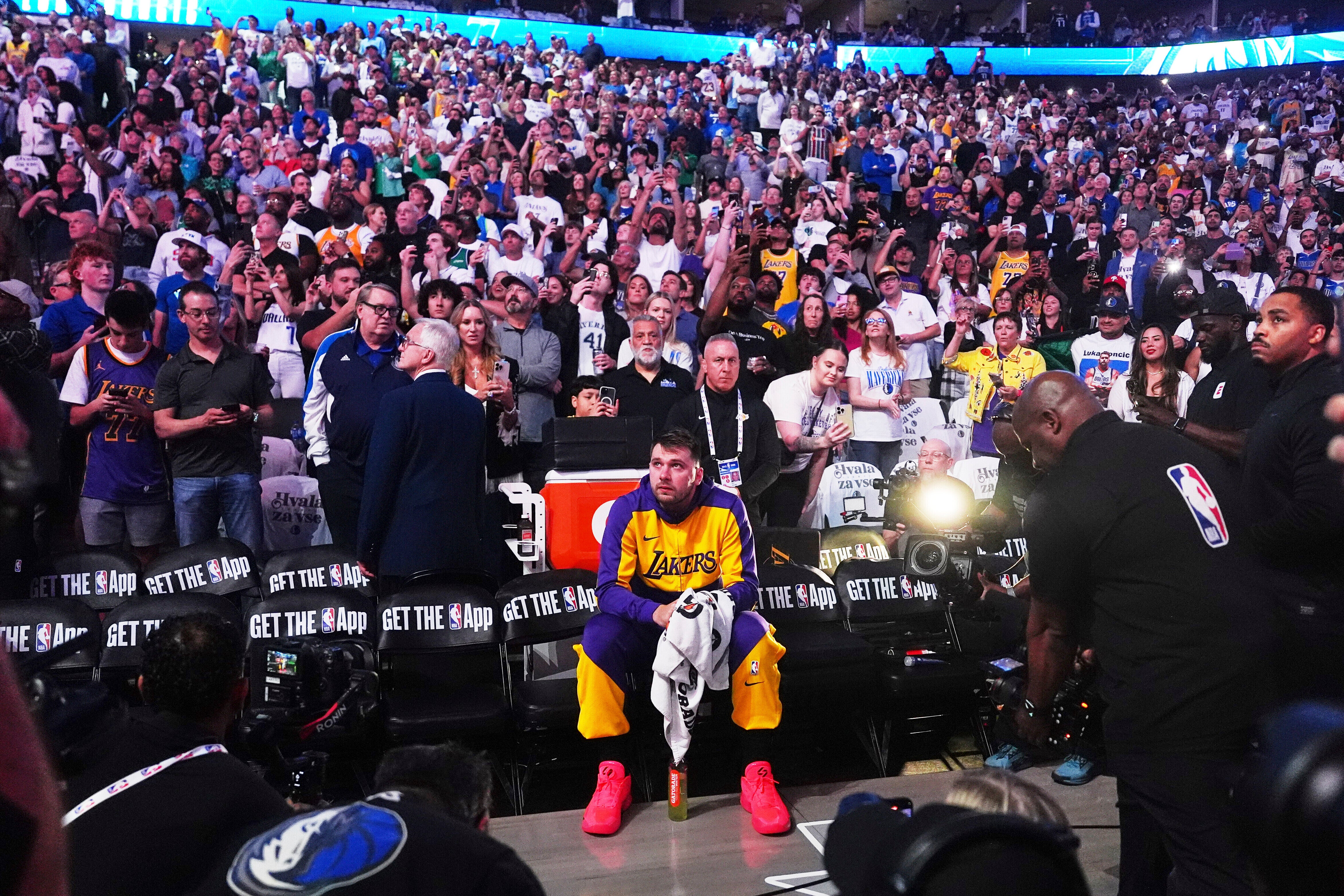 APTOPIX Lakers Mavericks Basketball