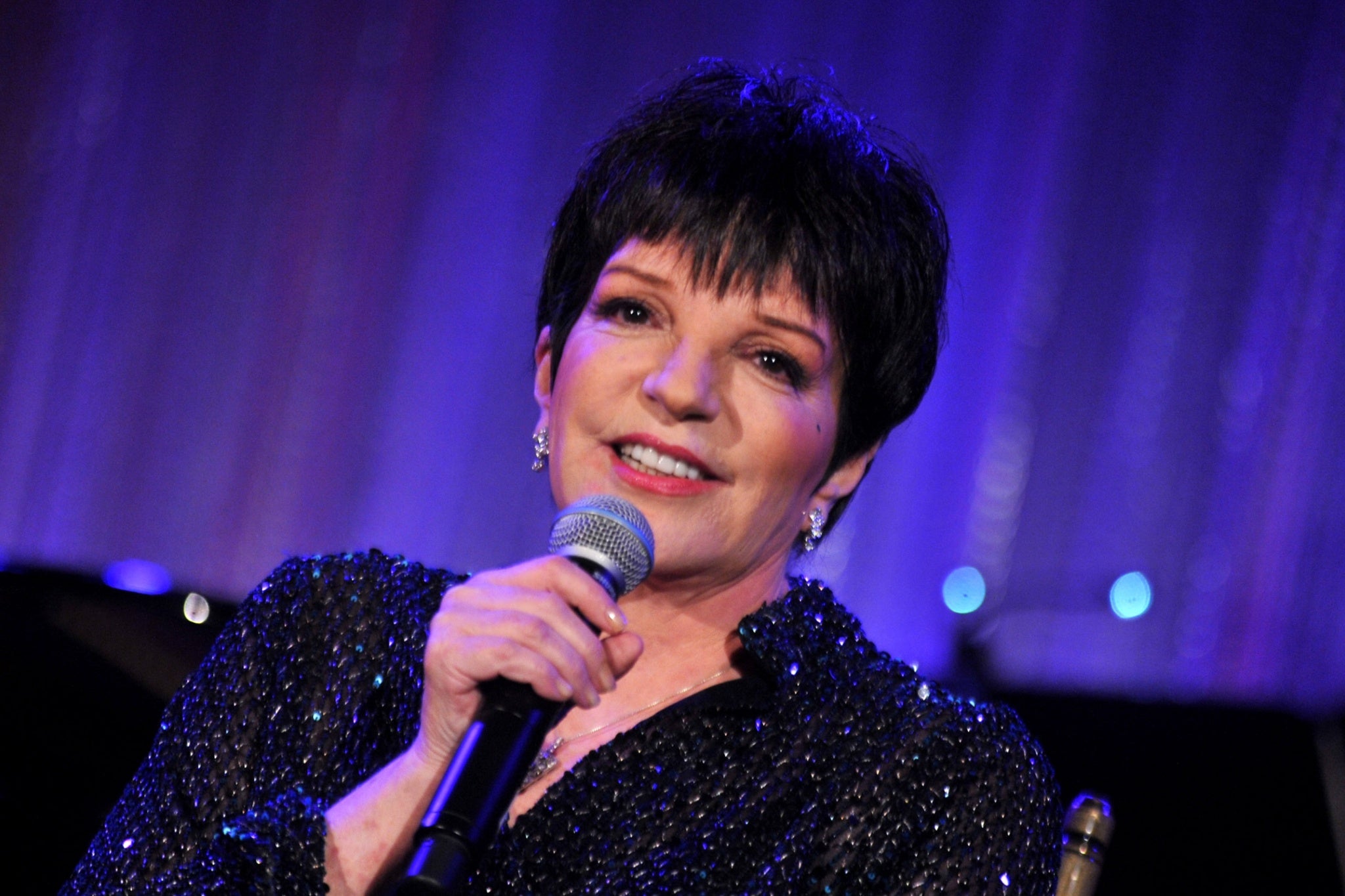 Liza Minnelli performed on stage after she was honored as this year’s Giving Us Lifetime Achievement winner in the season 17 finale of ‘RuPaul’s Drag Race’