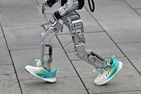 <p>A robot runs in the humanoid robot half marathon in Beijing    </p>