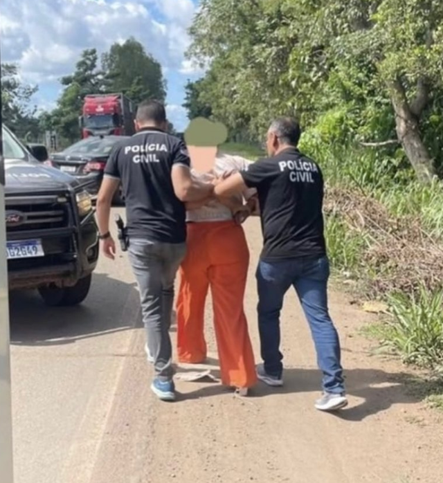 <p>A suspect is arrested on the Brazilian highway after police stopped her bus returning to her hometown</p>