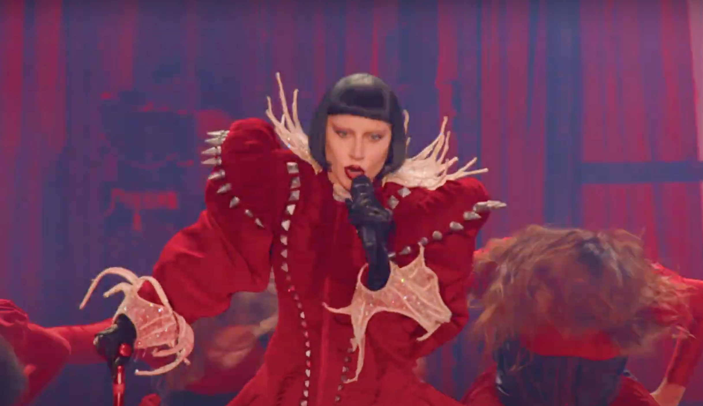 Gaga smoothly handled a potentially tricky situation on stage