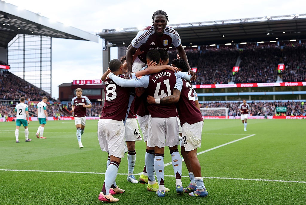 Newcastle byl roztrhán vysoce létajícím Aston Villa