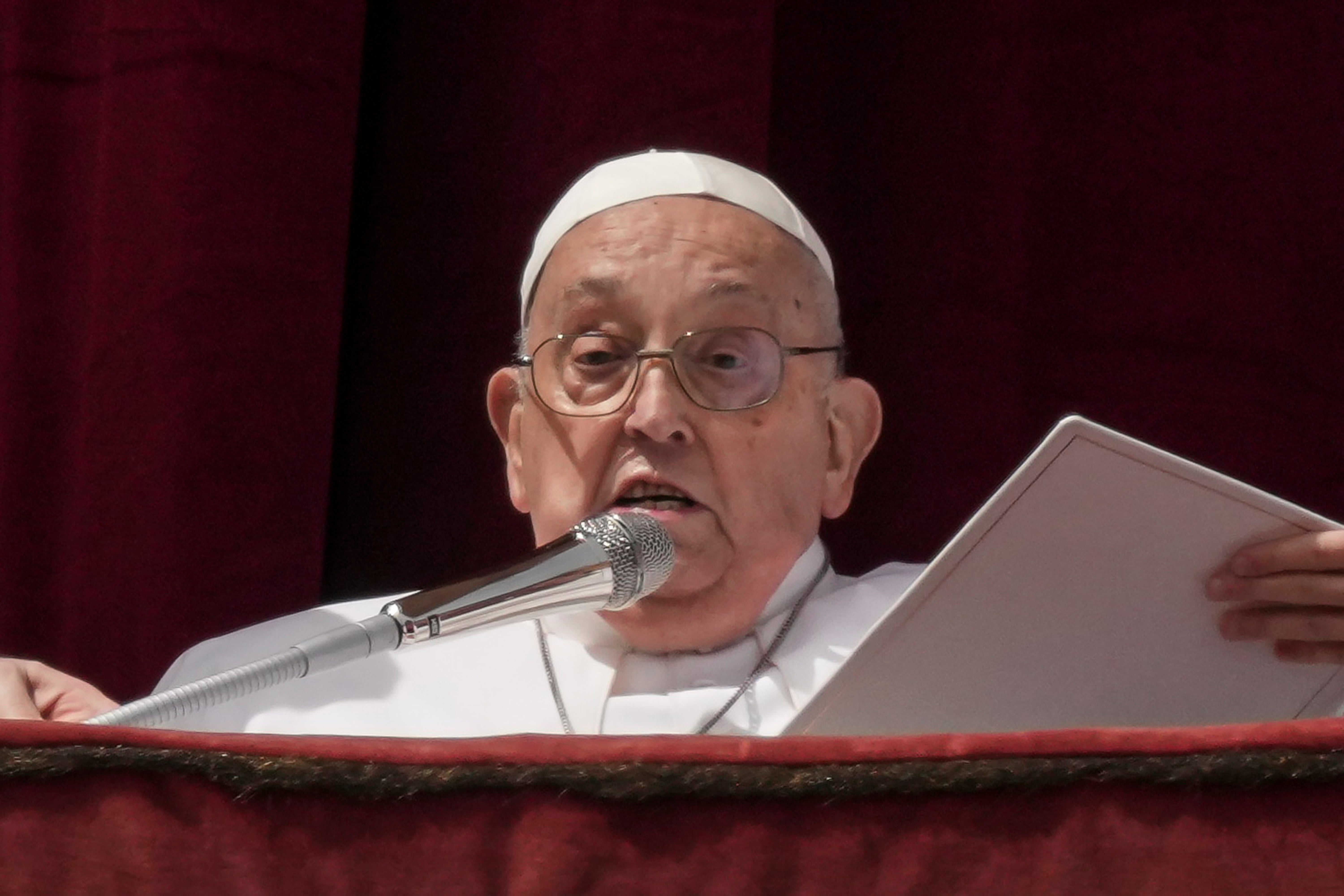 APTOPIX Vatican Pope Easter