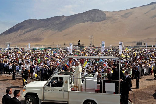 Pope Francis arrives to celebrate Mass on Lobito Beach in Iquique, Chile, on January 18, 2018