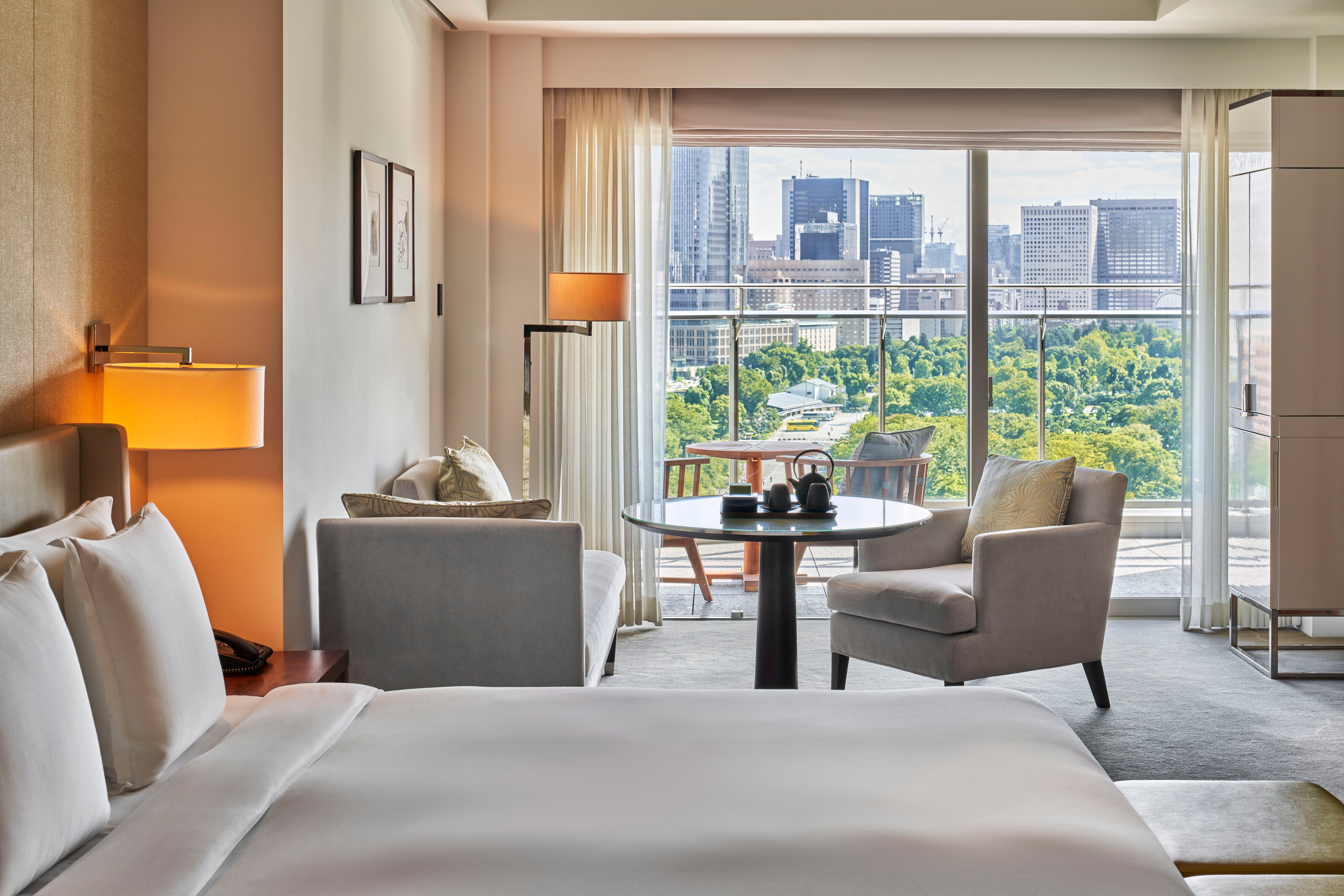 The grand deluxe room at Palace Hotel Tokyo