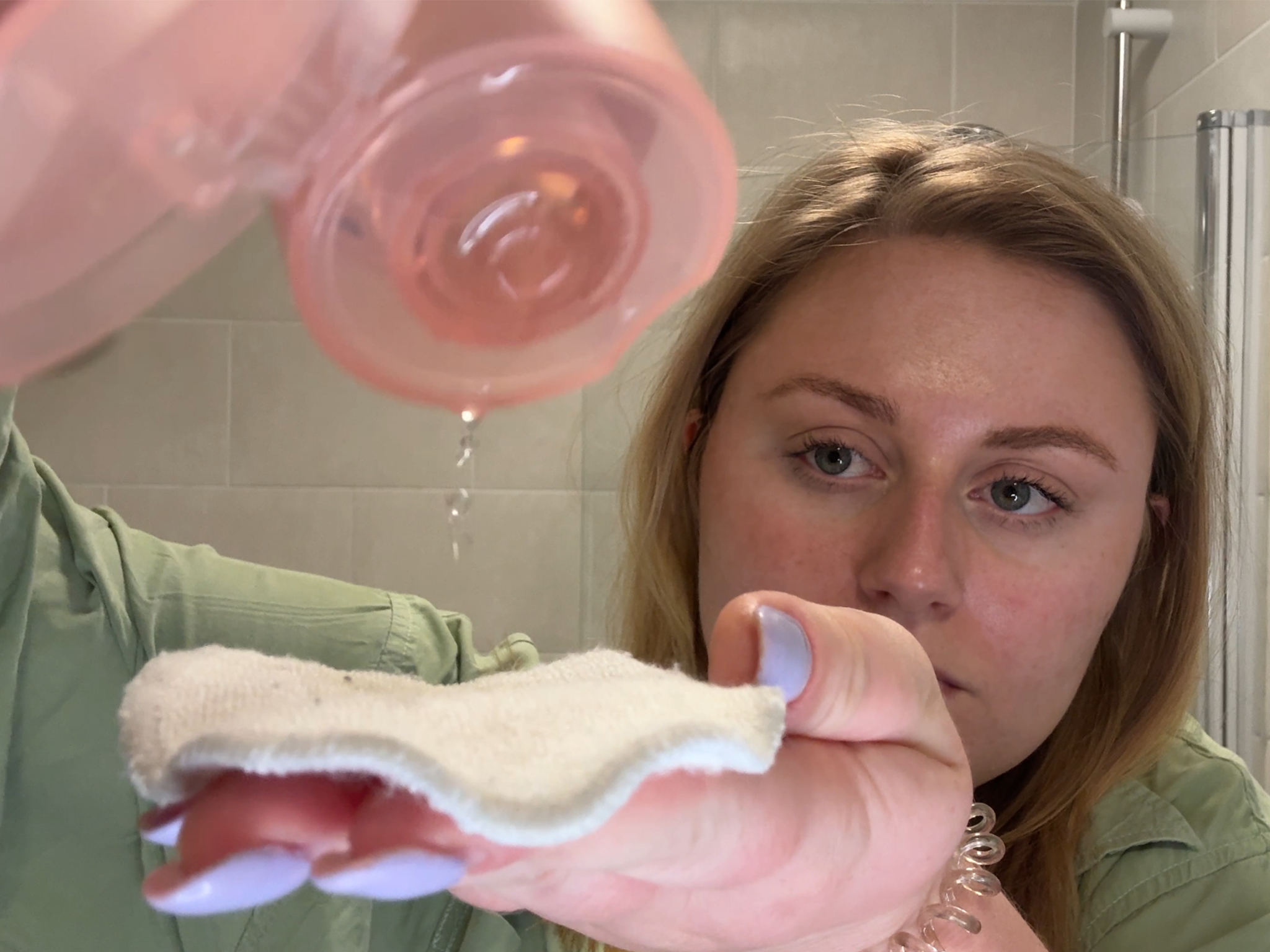 I looked for any signs of a glow, tightness or dryness, acne or plumpness from hydration