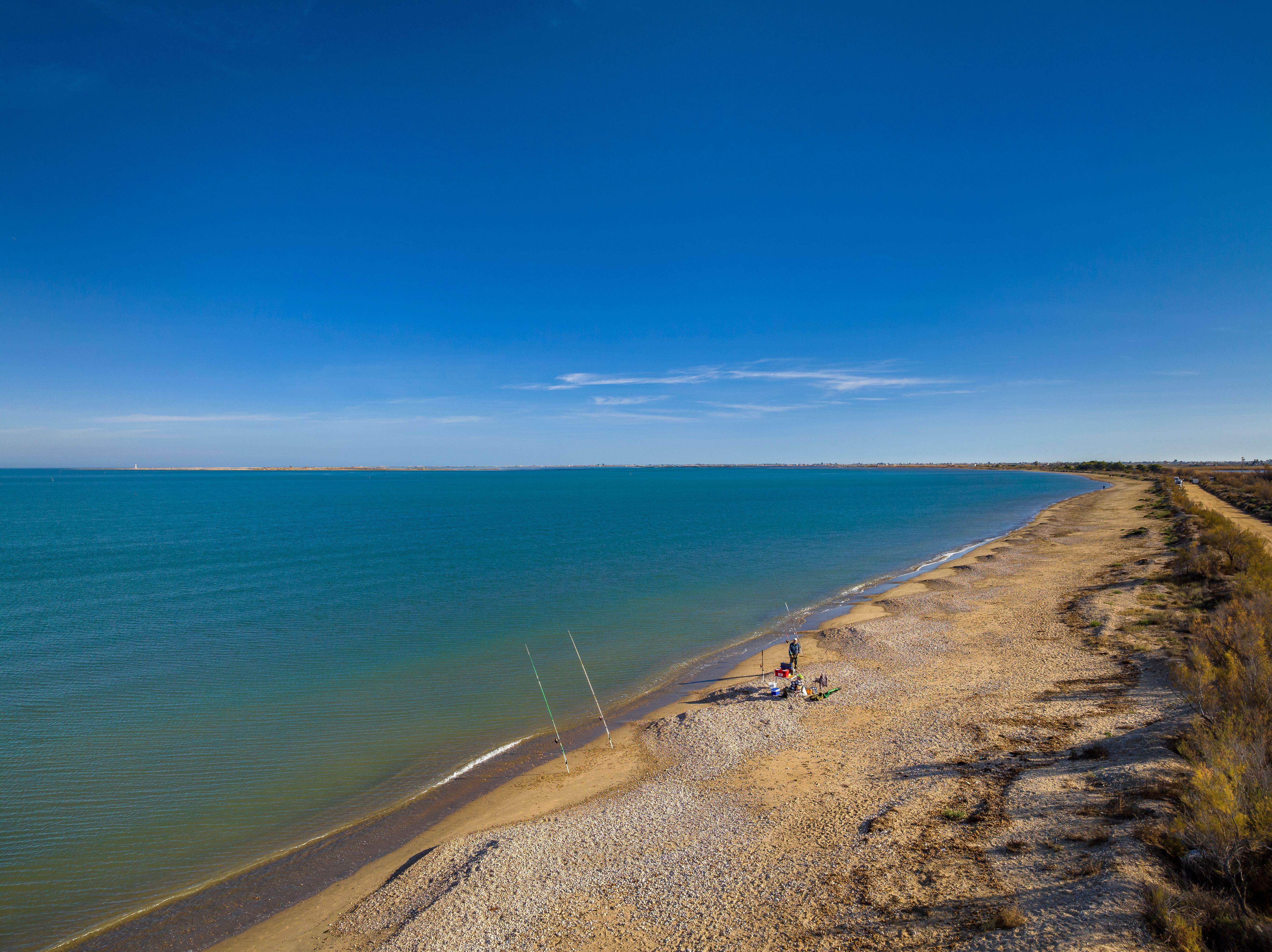 From water sports to woodlands , get the best of both worlds at Platja de l'Arenal beach in L'Ampolla