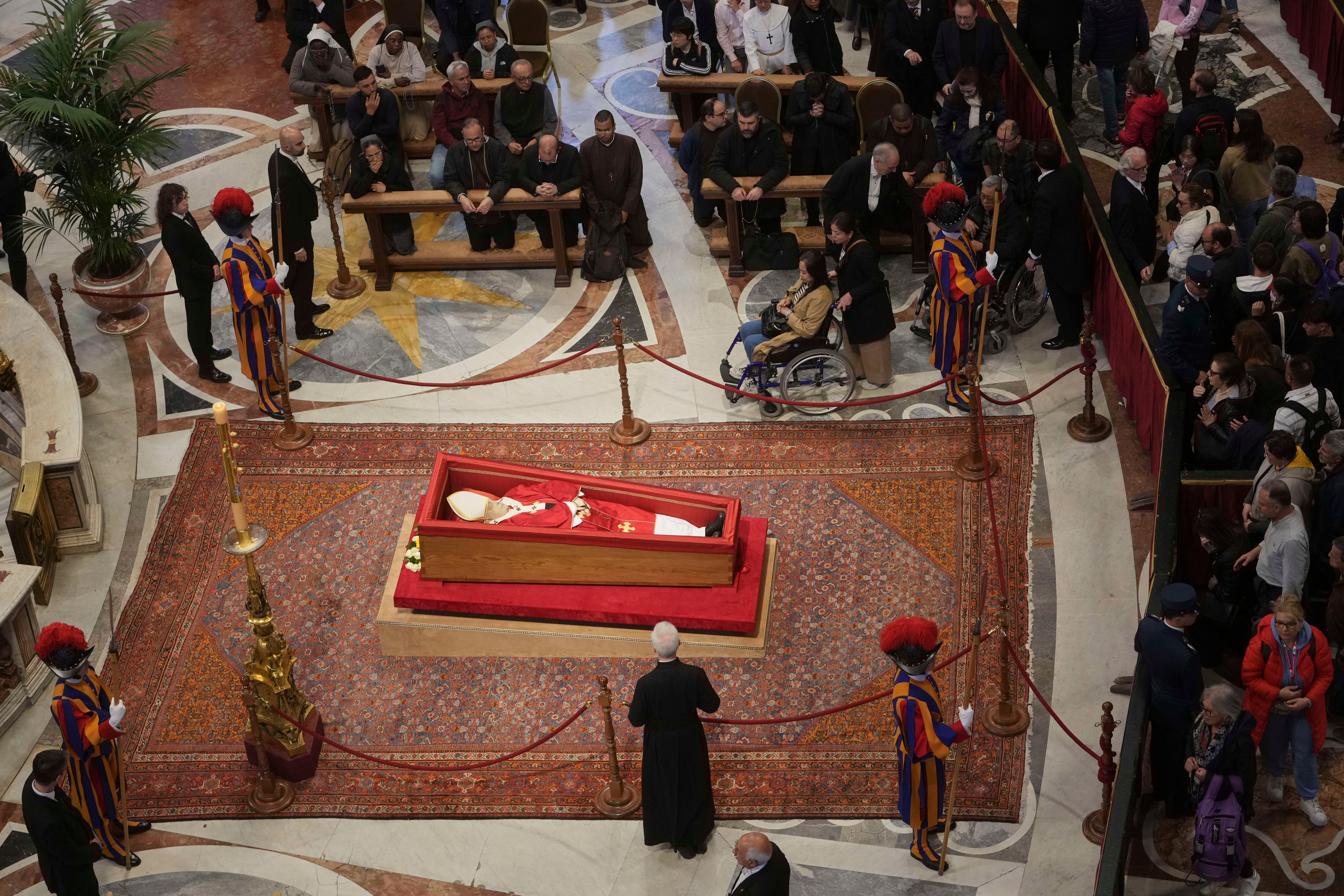 Tens of thousands of mourners have paid respects to the pope at St Peter’s Basilica