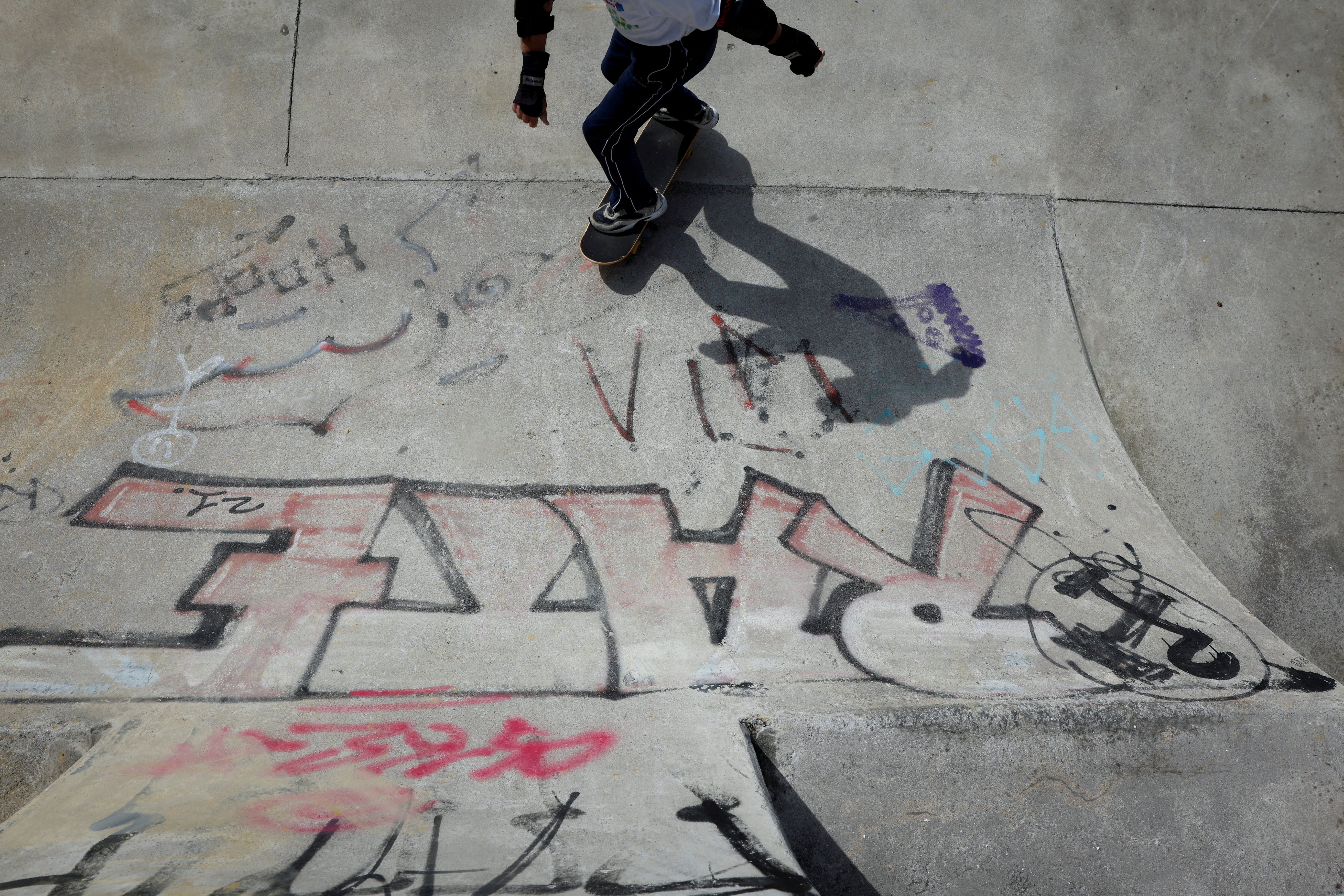 Albizu rides a bowl in Bilbao