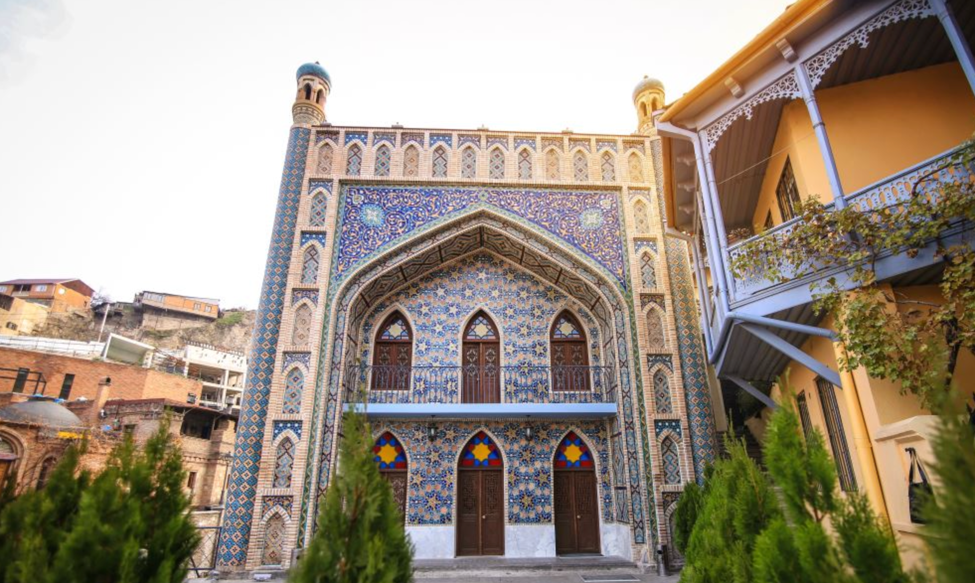 The detailed exterior of Chreli Abano baths