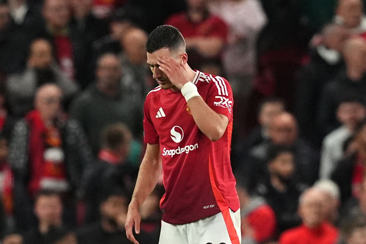 Manchester United suffer injury blow with key defender set to miss rest of season