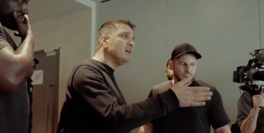 Mazhar Majeed arguing with Robert Smith