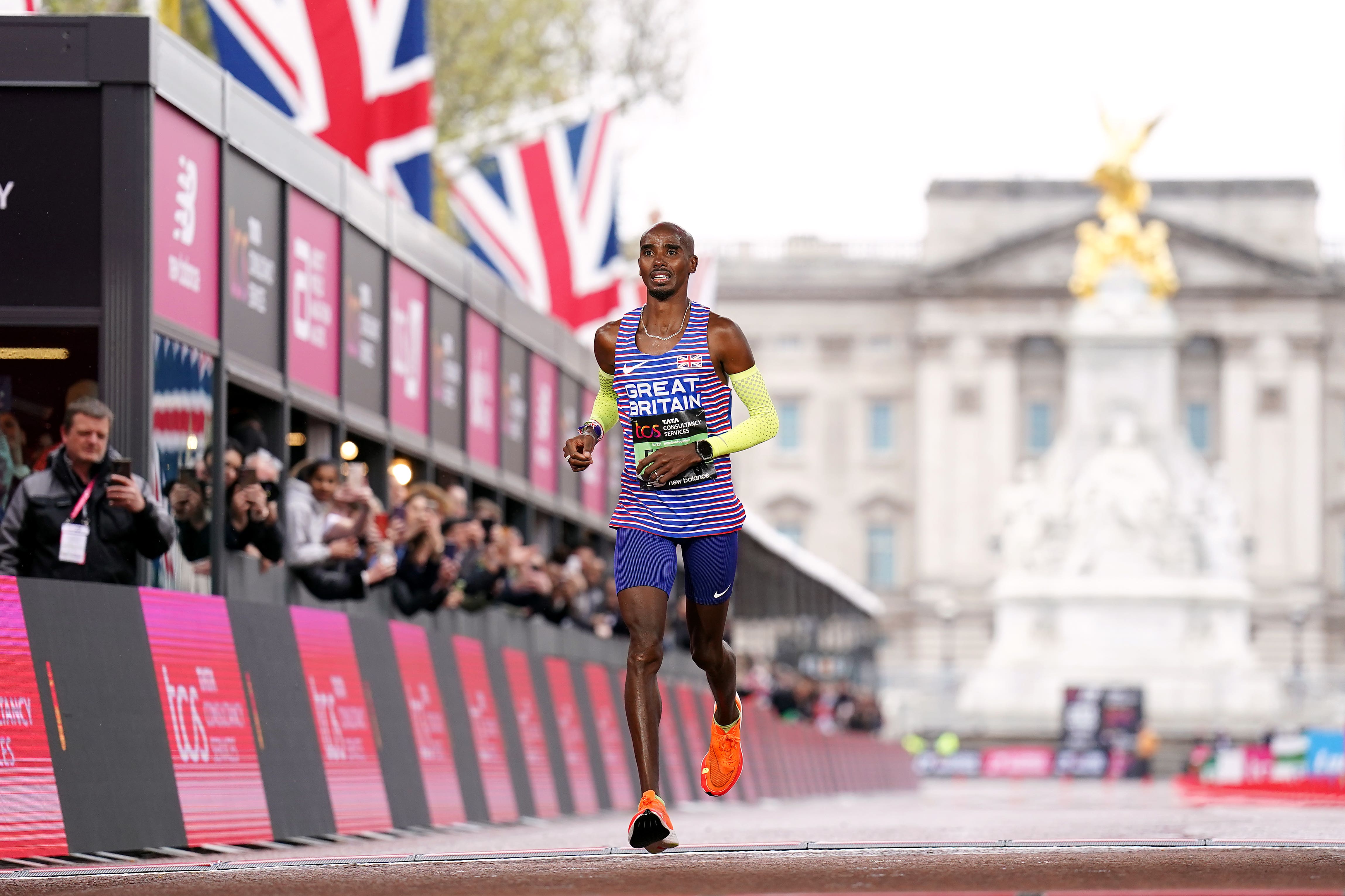 Runners and schoolchildren target TCS London Marathon finish line