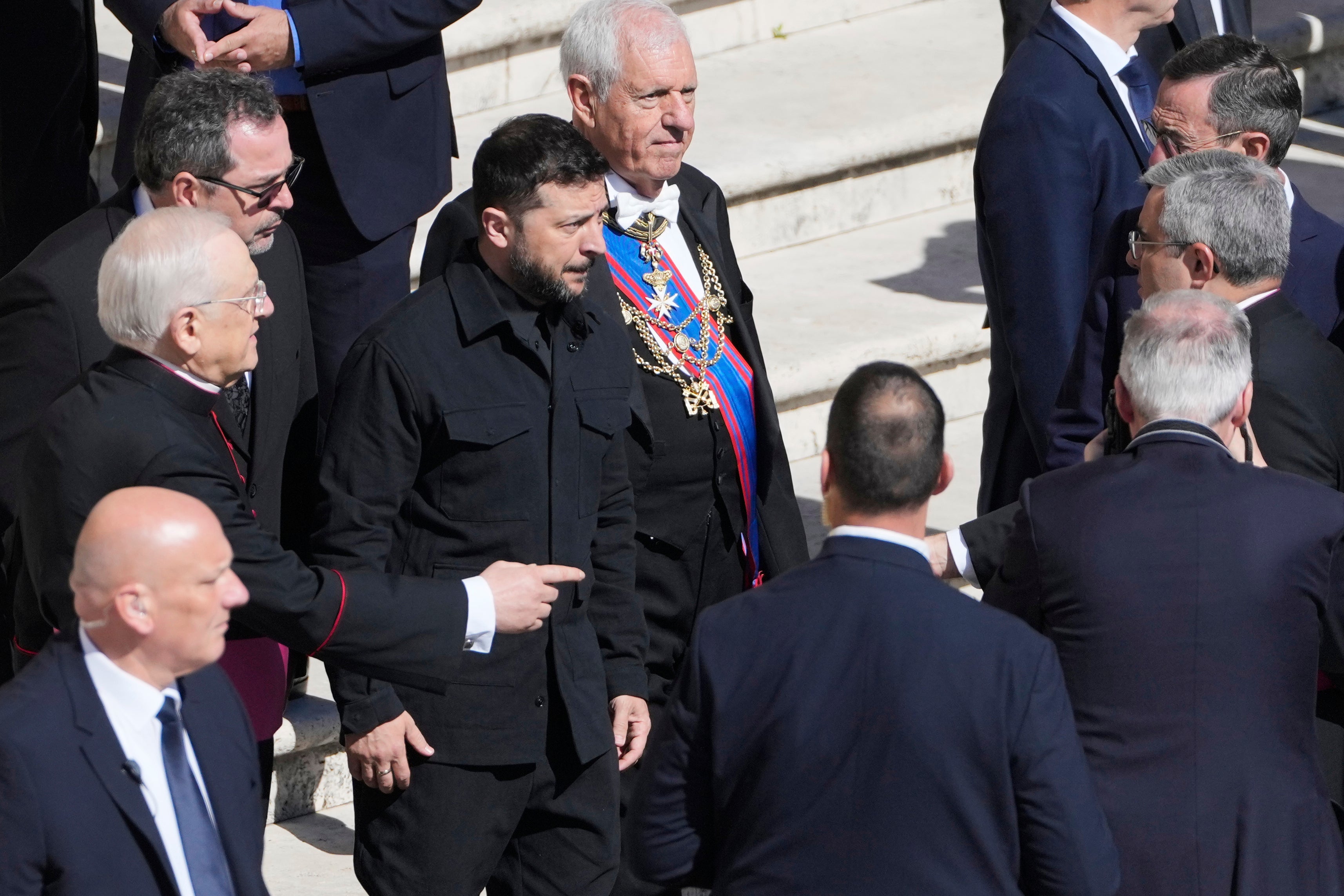 Ukrainian President Volodymyr Zelensky was applauded as he arrived at Pope Francis's funeral.