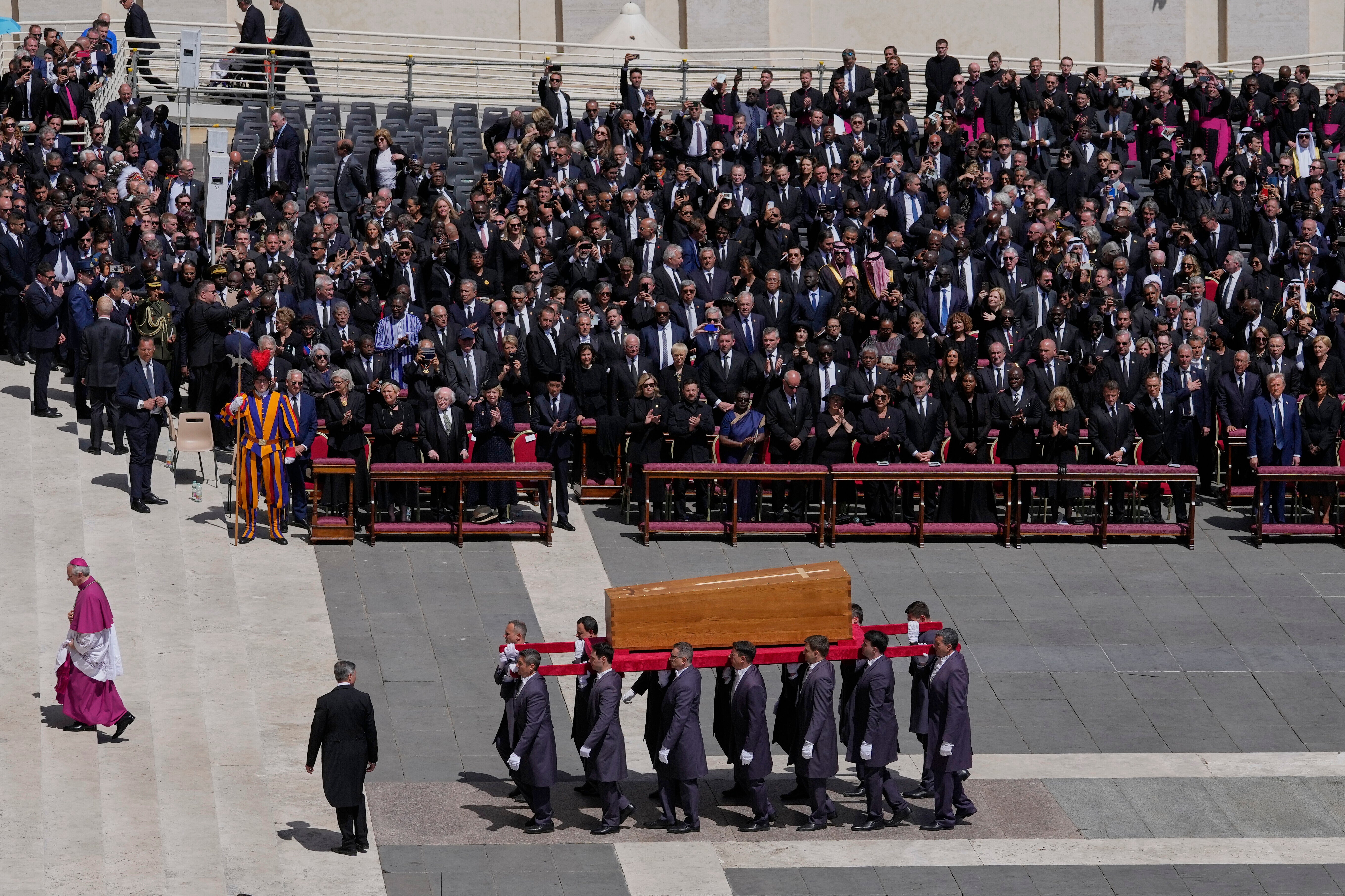 Pallbearers carried Pope Francis’ coffin
