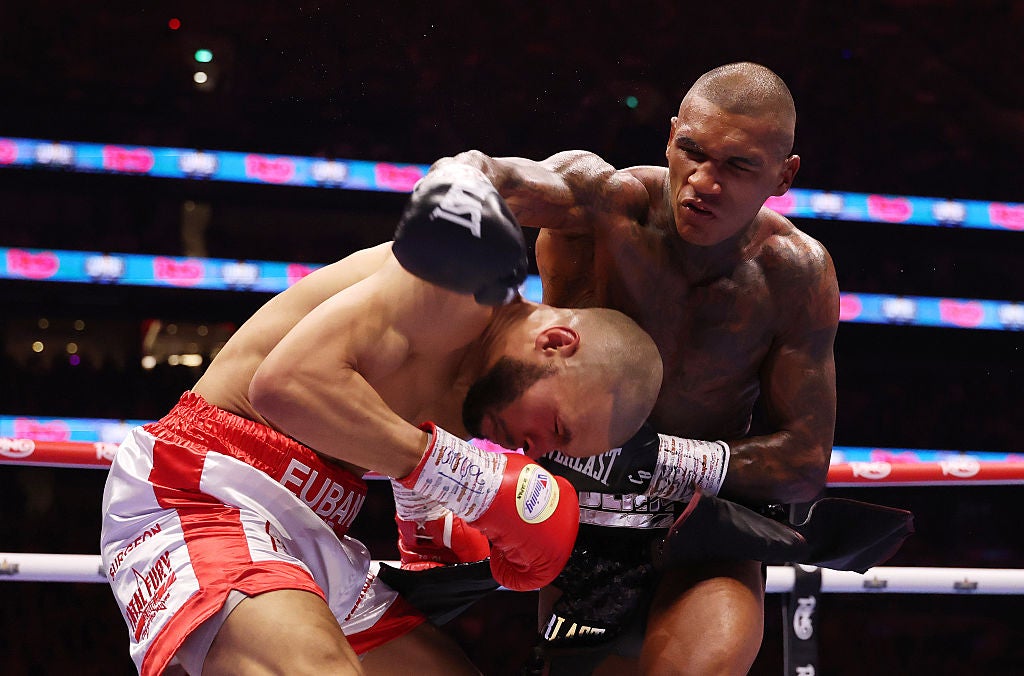 Conor Benn (vpravo) hodí zlý záměr