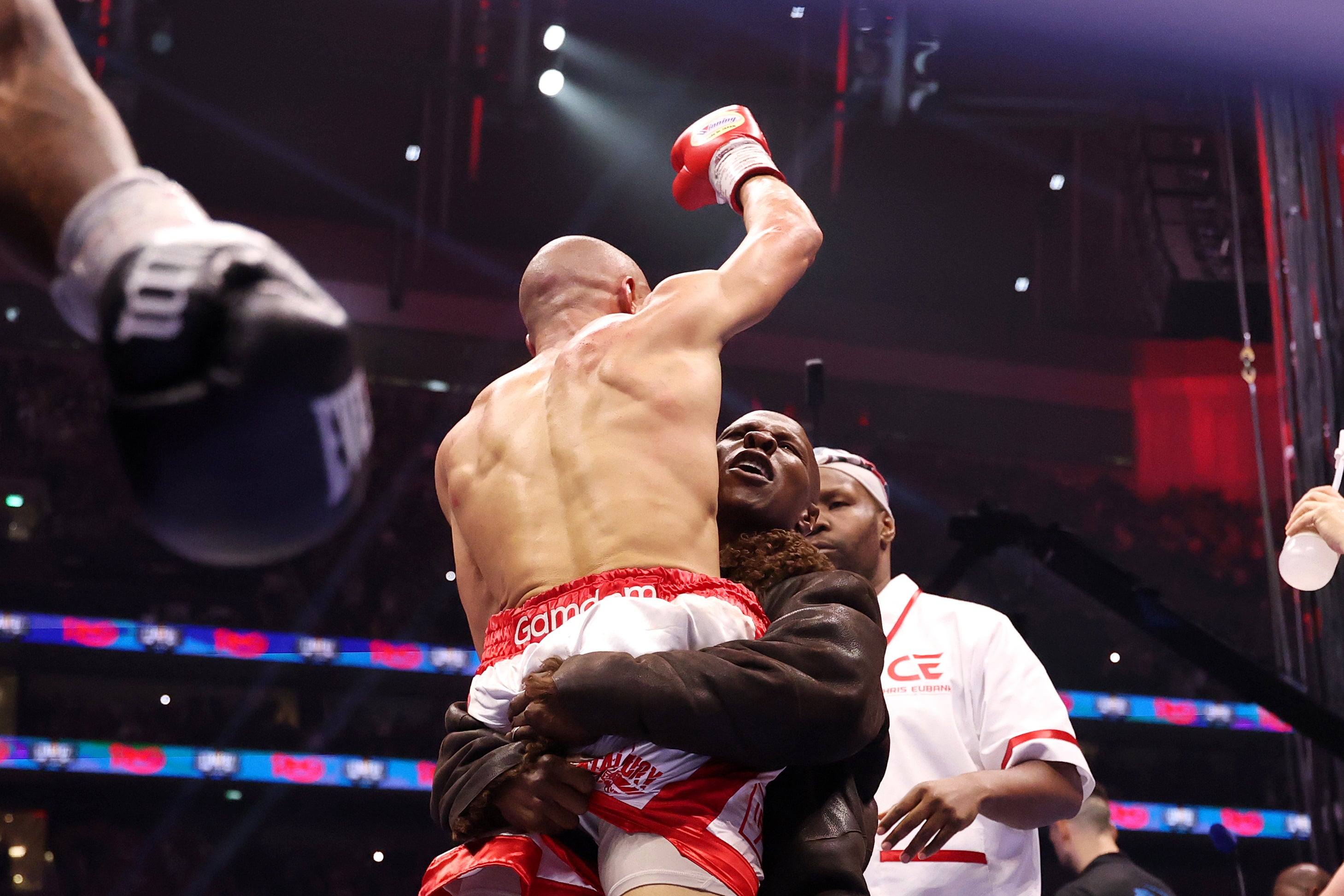 Eubank Sr zvedne vítězství jr nahoře