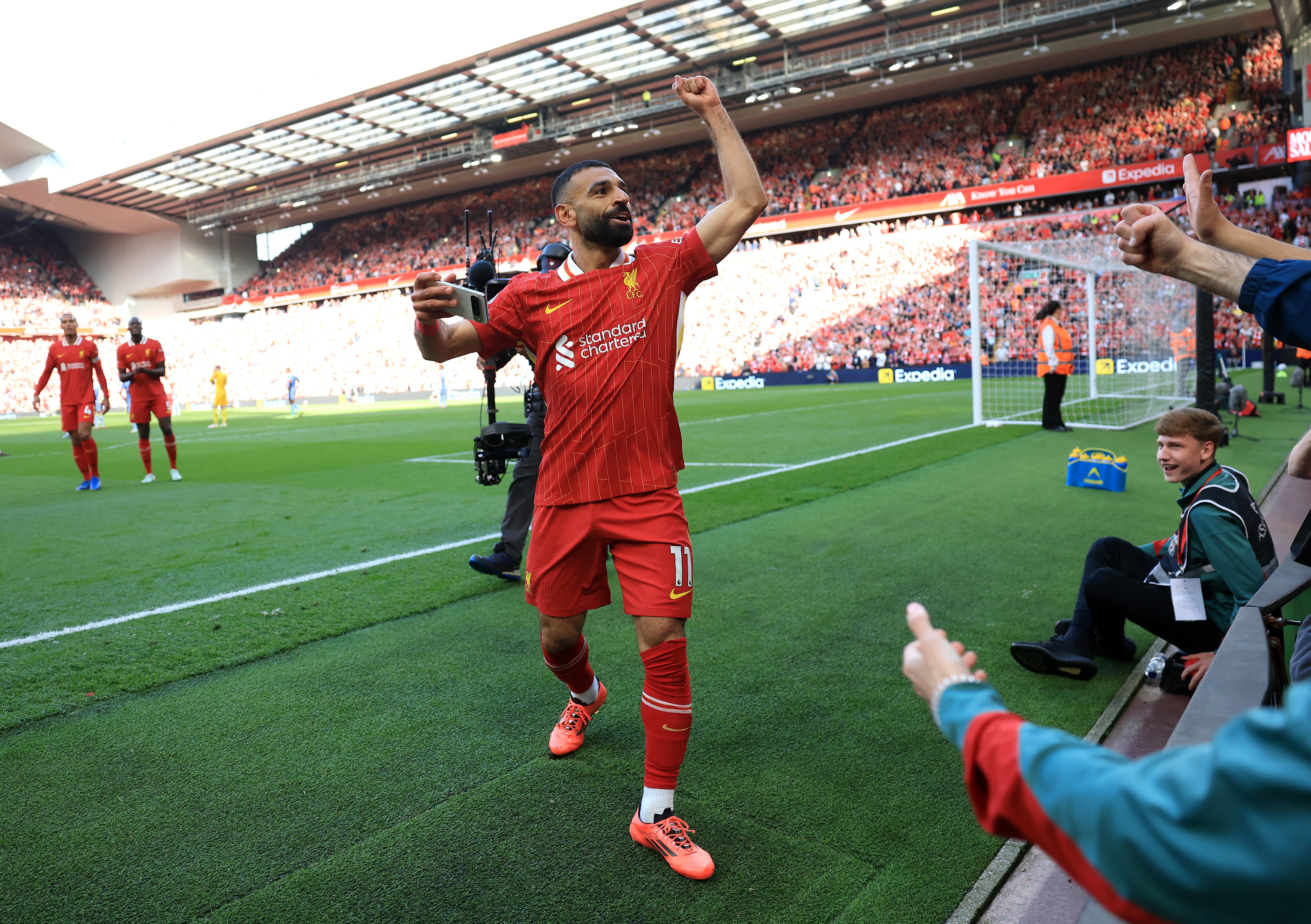Mohamed Salah skóroval Liverpool na čtvrté, když Reds získal titul Premier League proti Spurs