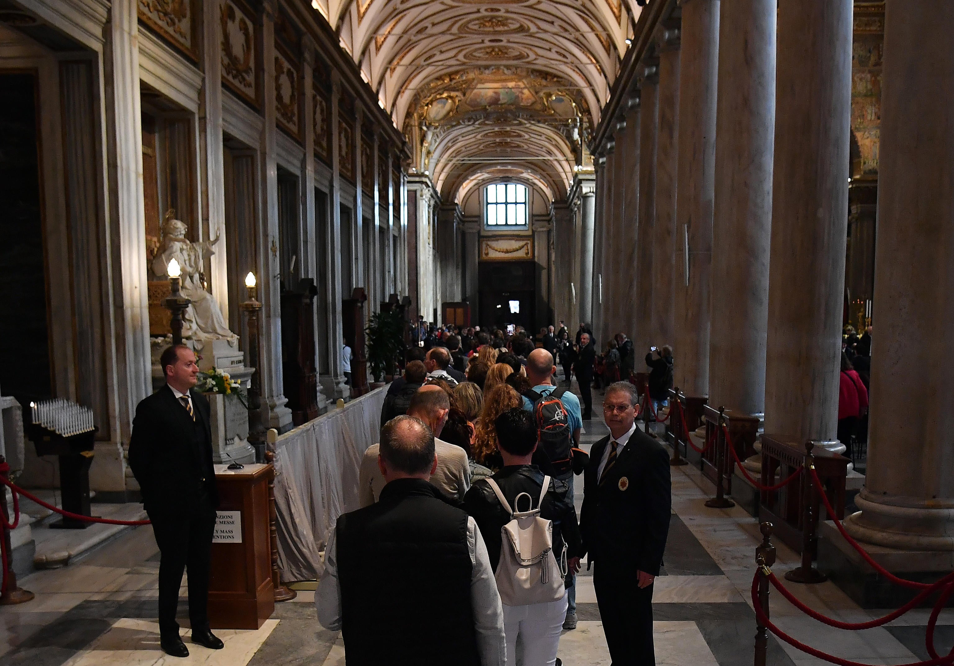 People queue to visit Pope Francis’s tomb