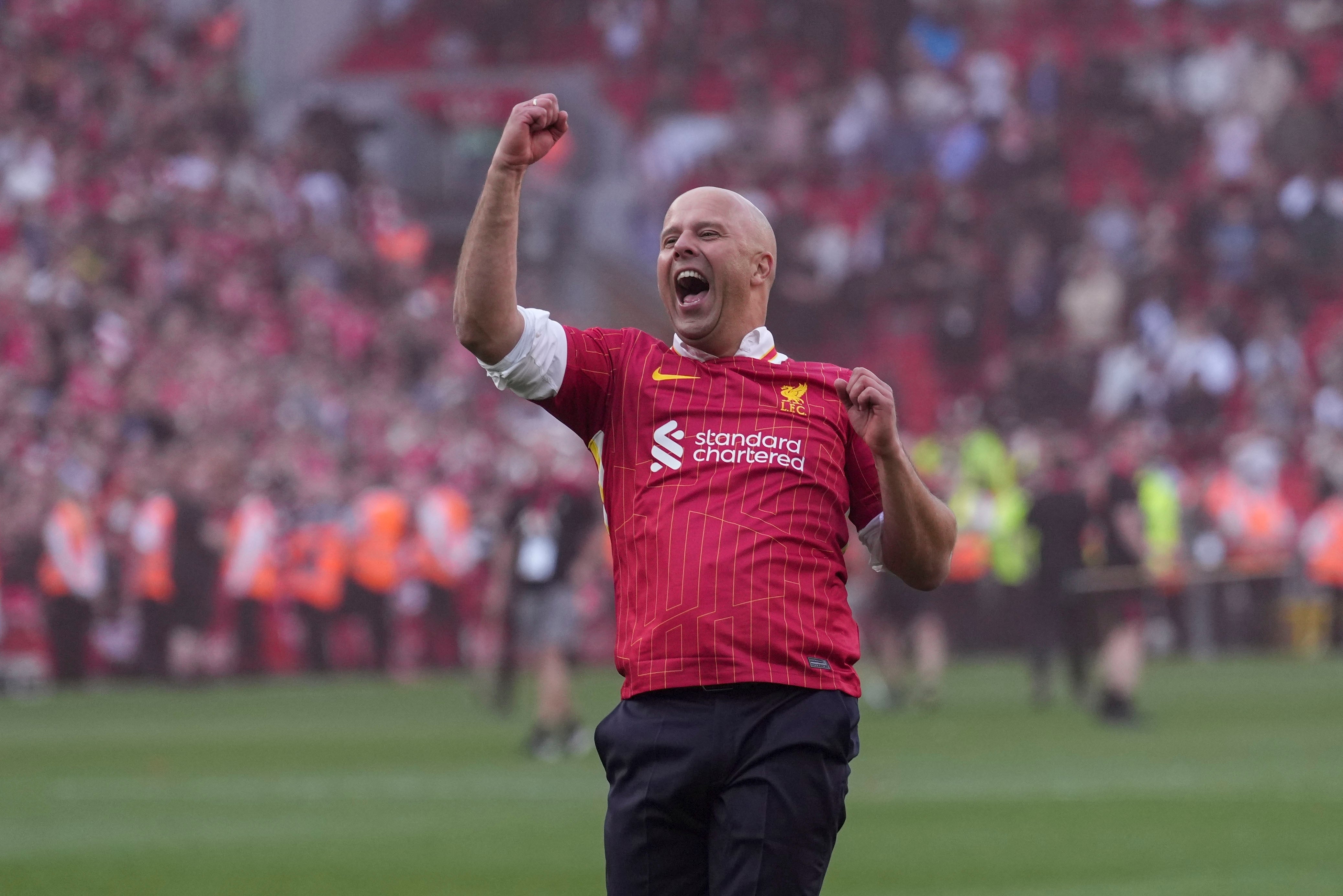 Arne Slot získal titul Premier League ve své debutové sezóně v Anfieldu