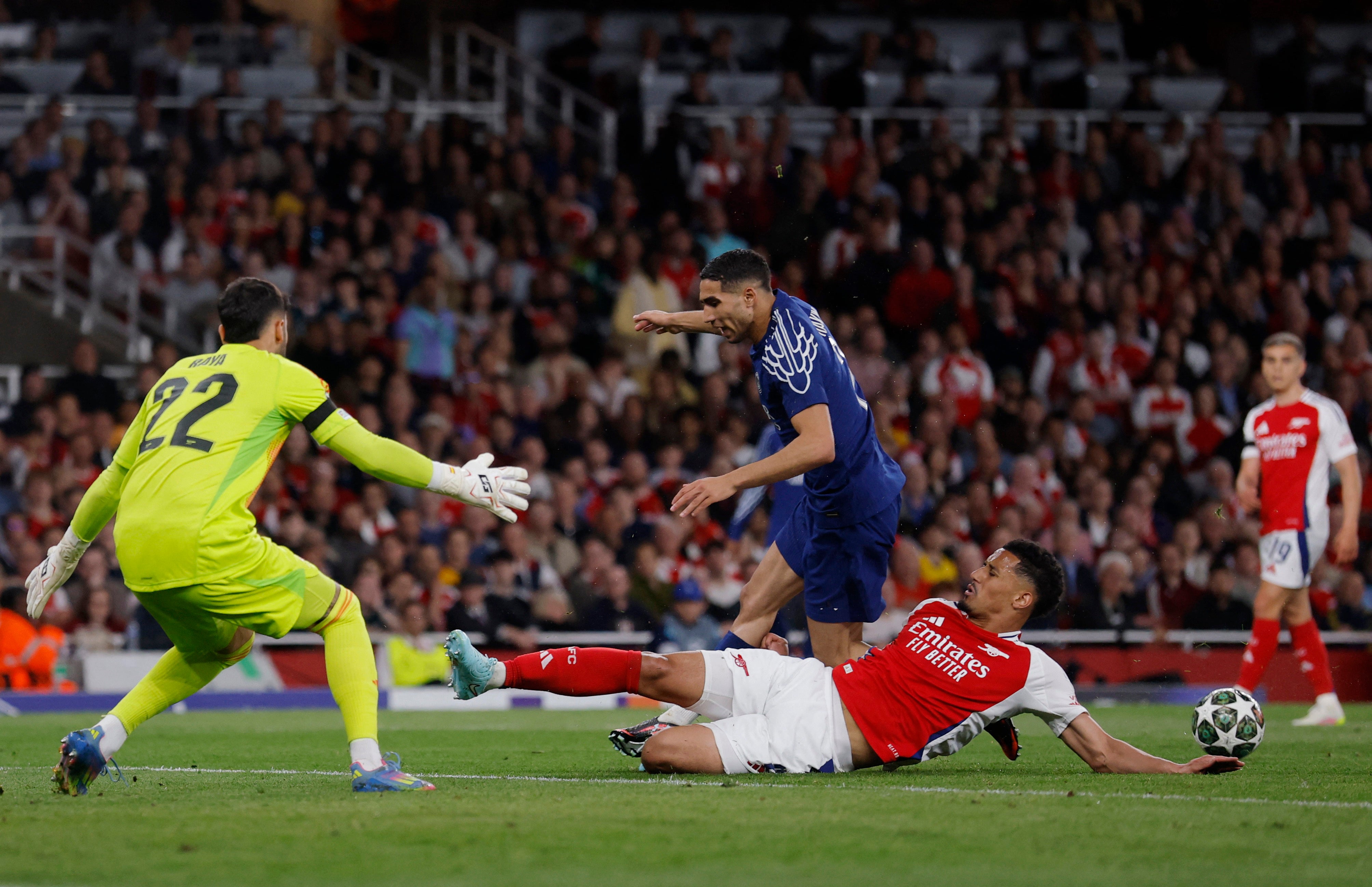 Arsenal jsou ostré defenzivně vystřihnout protiútoky PSG