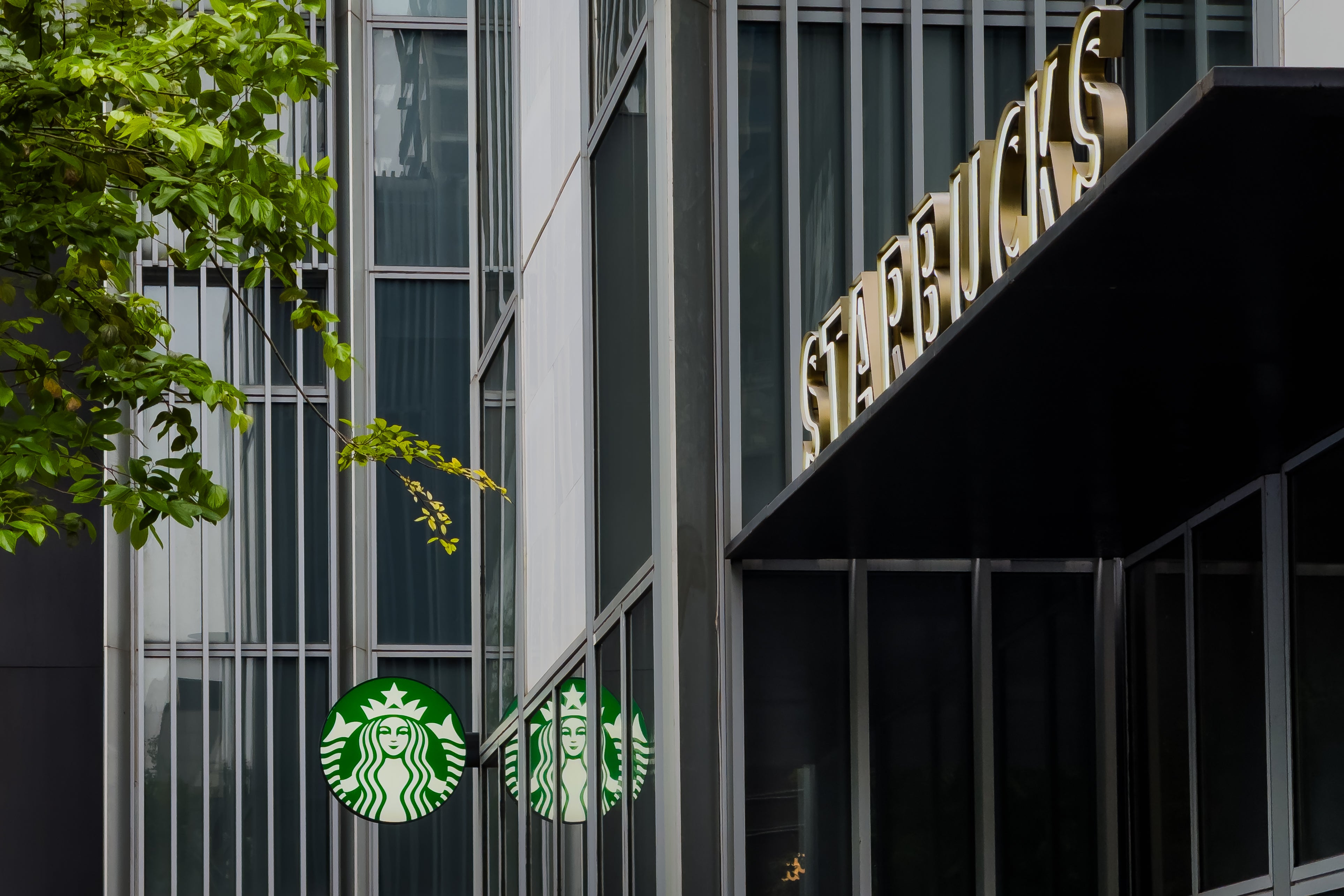 Starbucks is implementing a new algorithm to slash customers' wait times