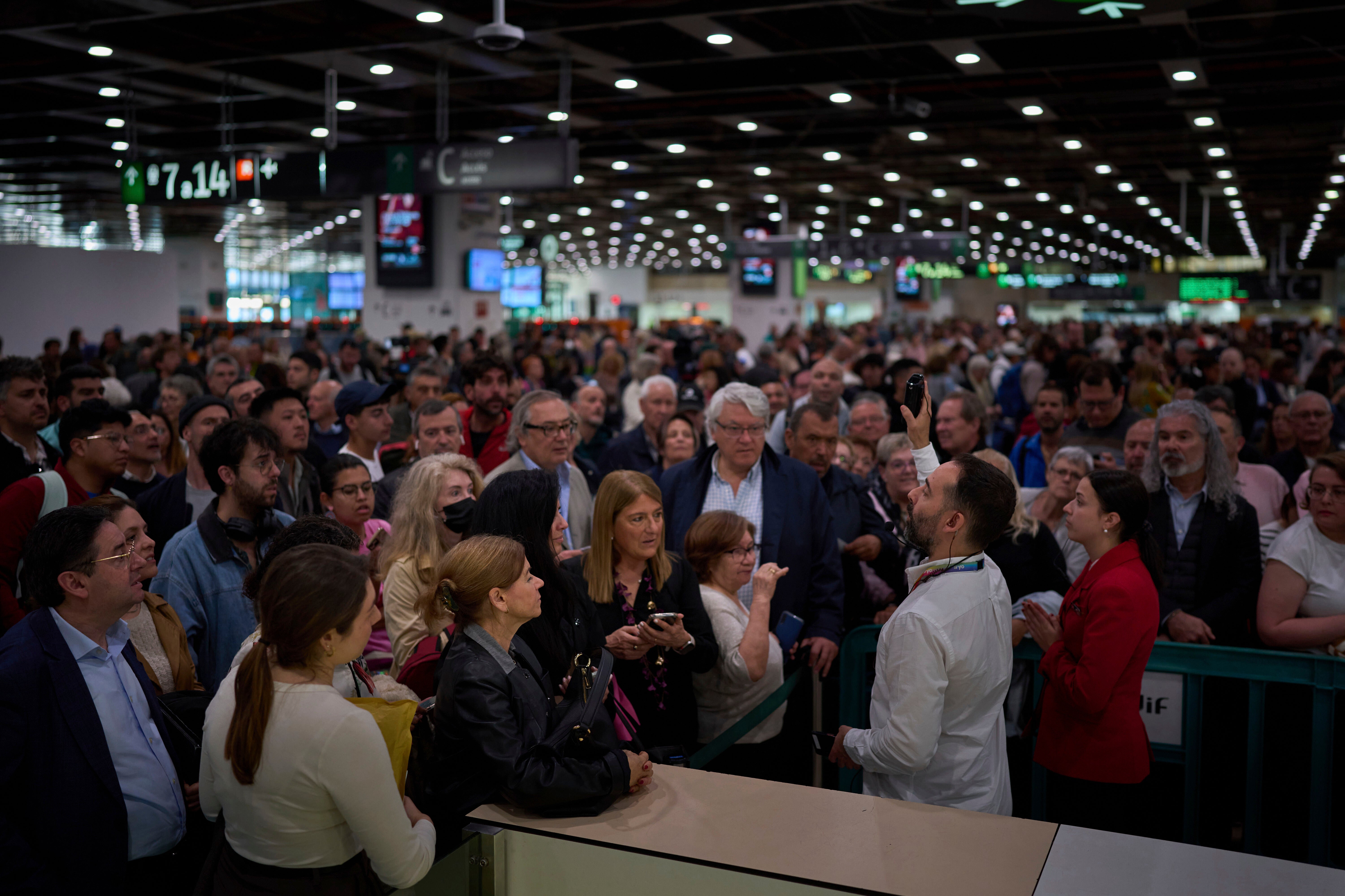 Huge crowds remain in Barcelona train station on Tuesday