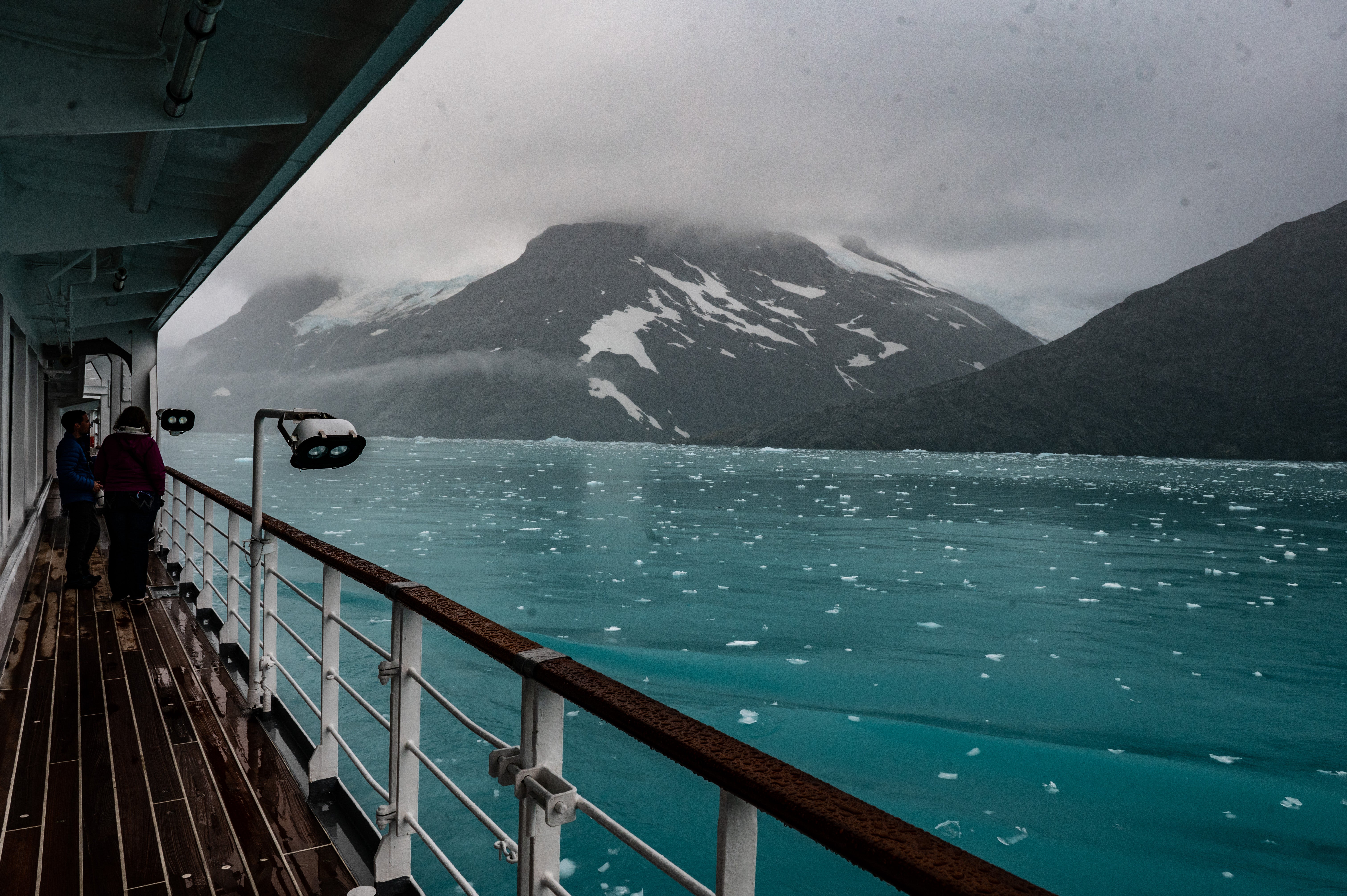 The mist descends over the peaks of Drygalski Fjord