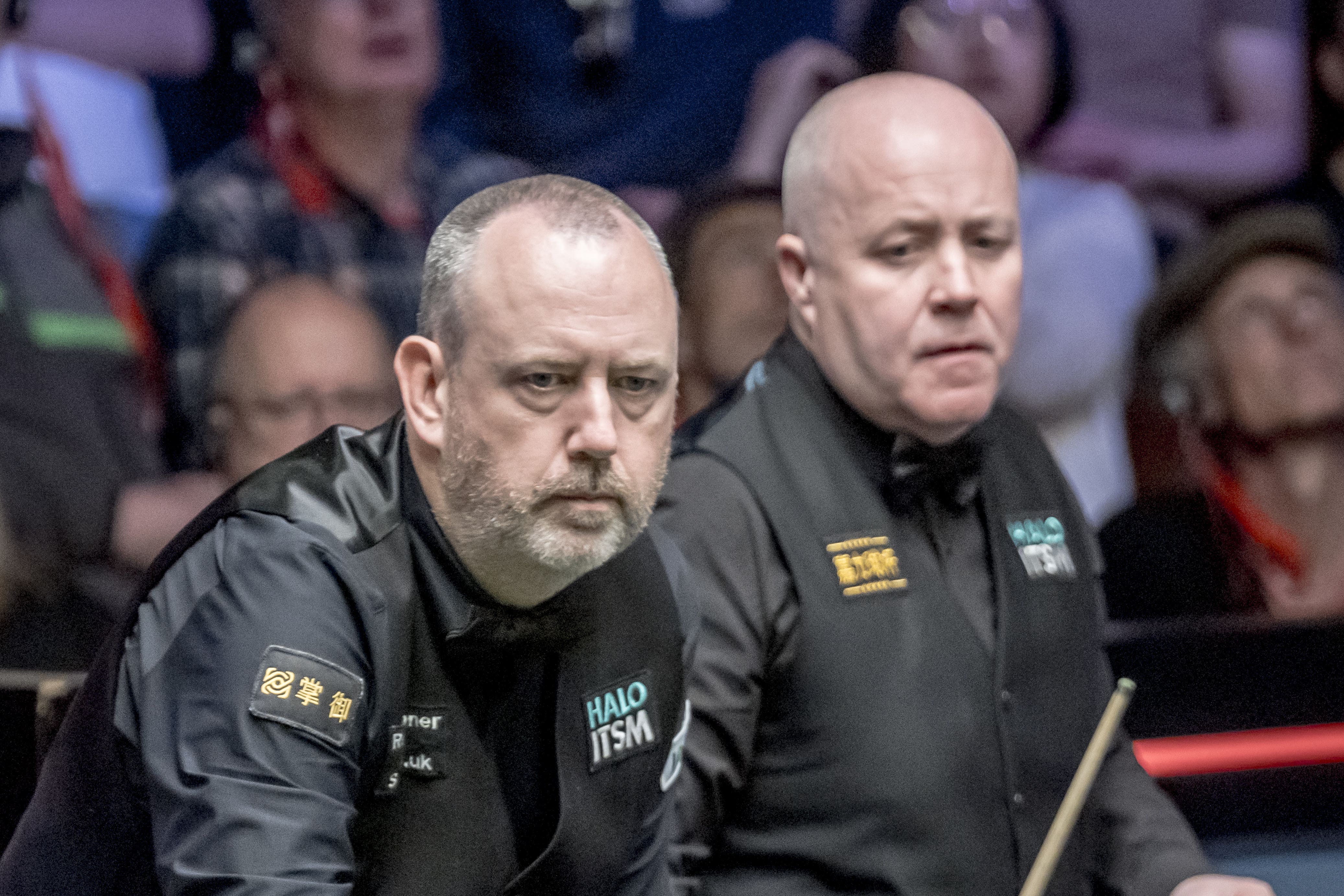 Mark Williams (vlevo) překonal John Higgins (vpravo) v epickém čtvrtfinále