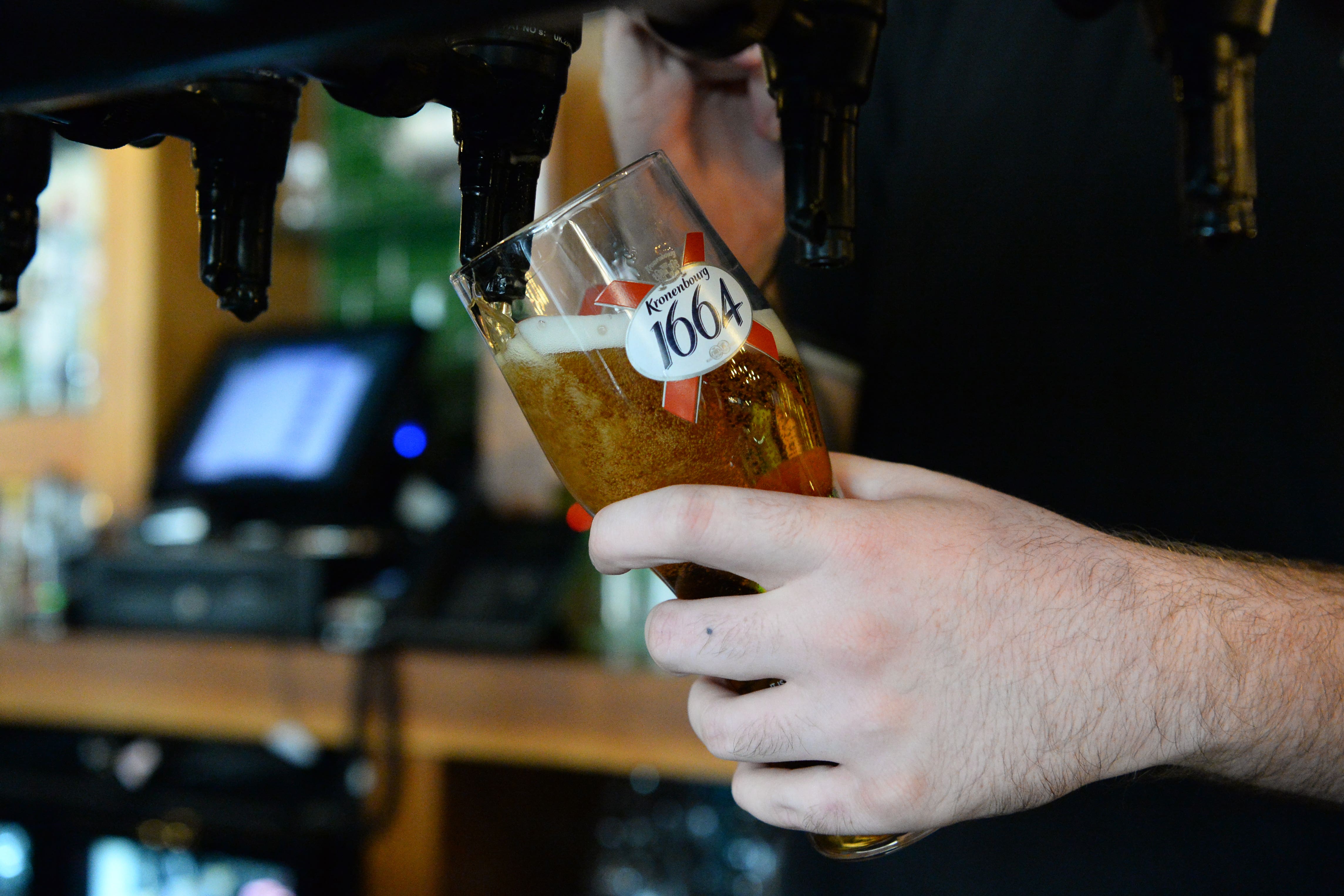 Pubs can open for longer to mark the 80th anniversary of VE Day