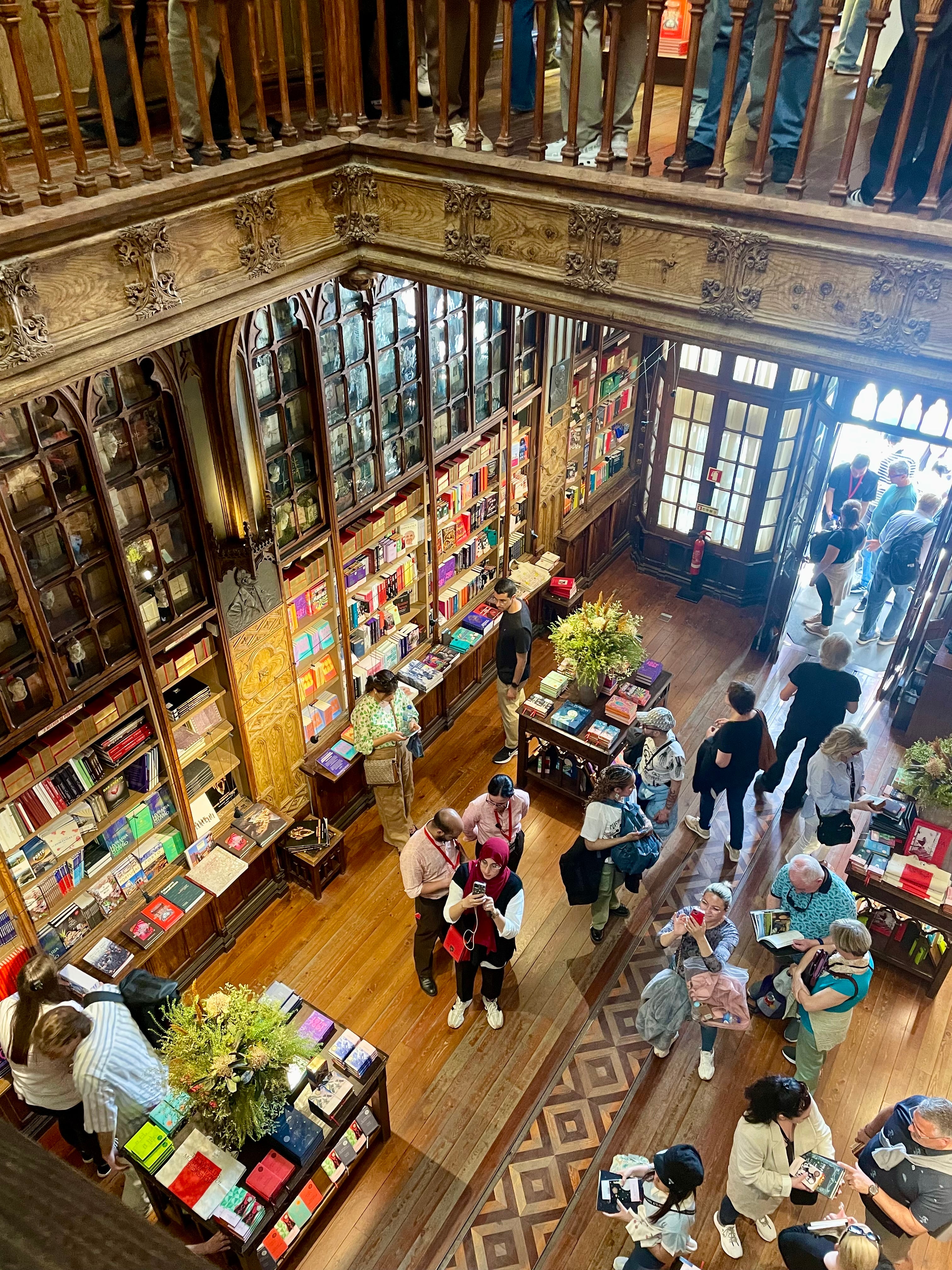 Browsing in Livraria Lello