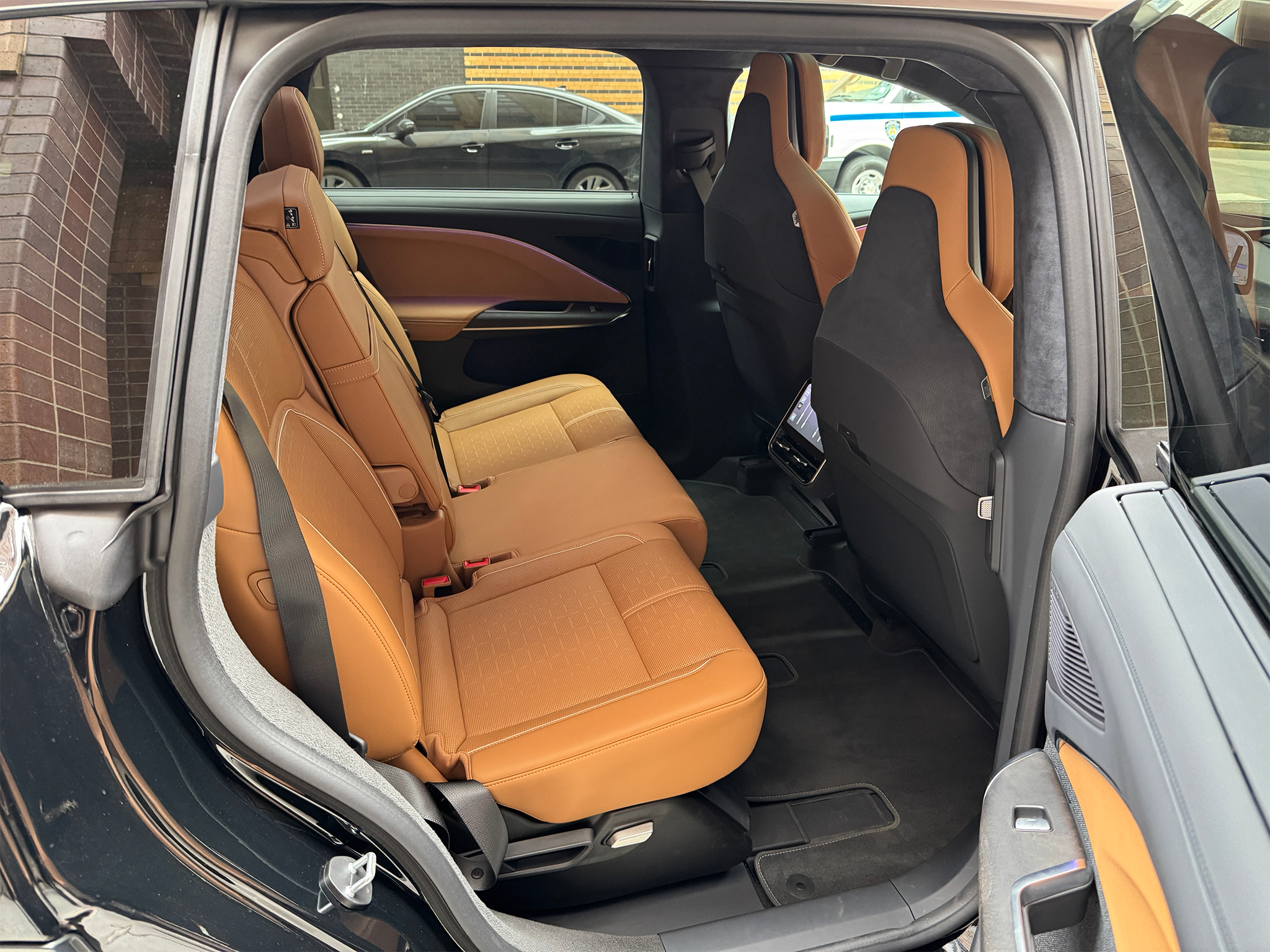 All five seats can be stowed to give a maximum total capacity of 3,143 litres