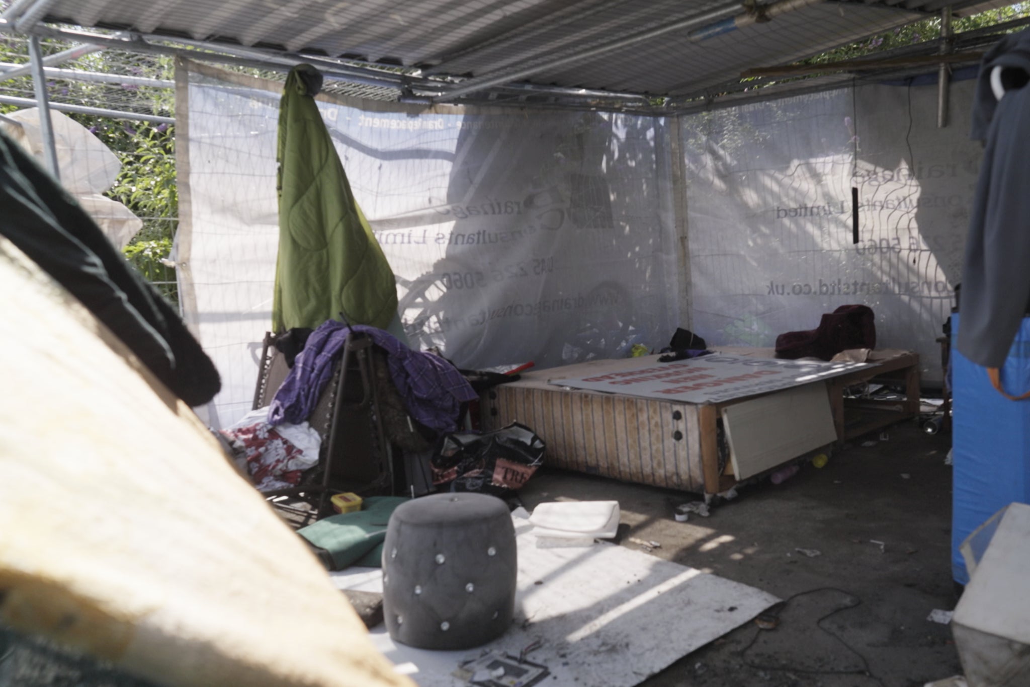 Many traumatised dust users avoid support services and shelter in makeshift camps