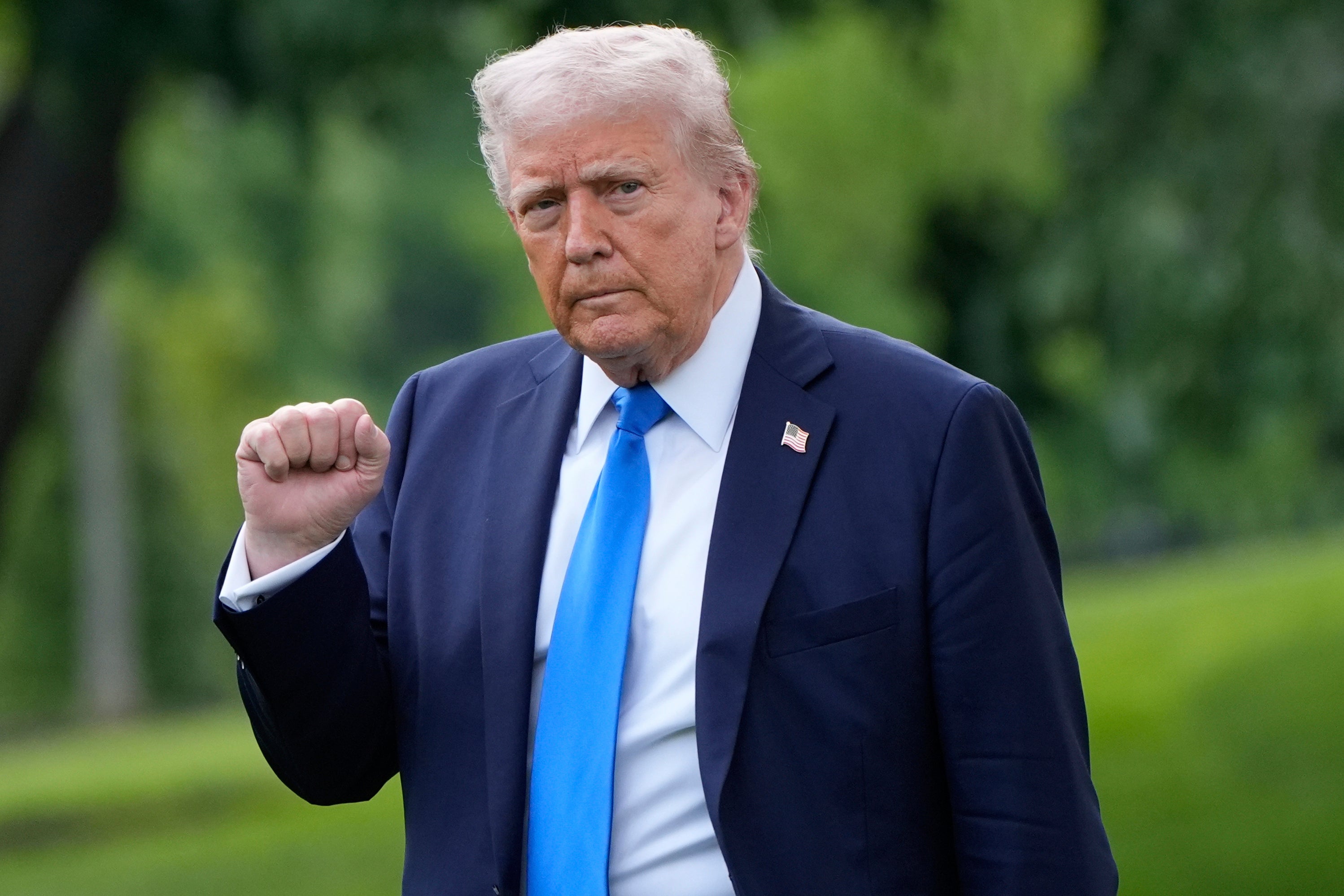 Trump signs executive order blocking PBS and NPR funding