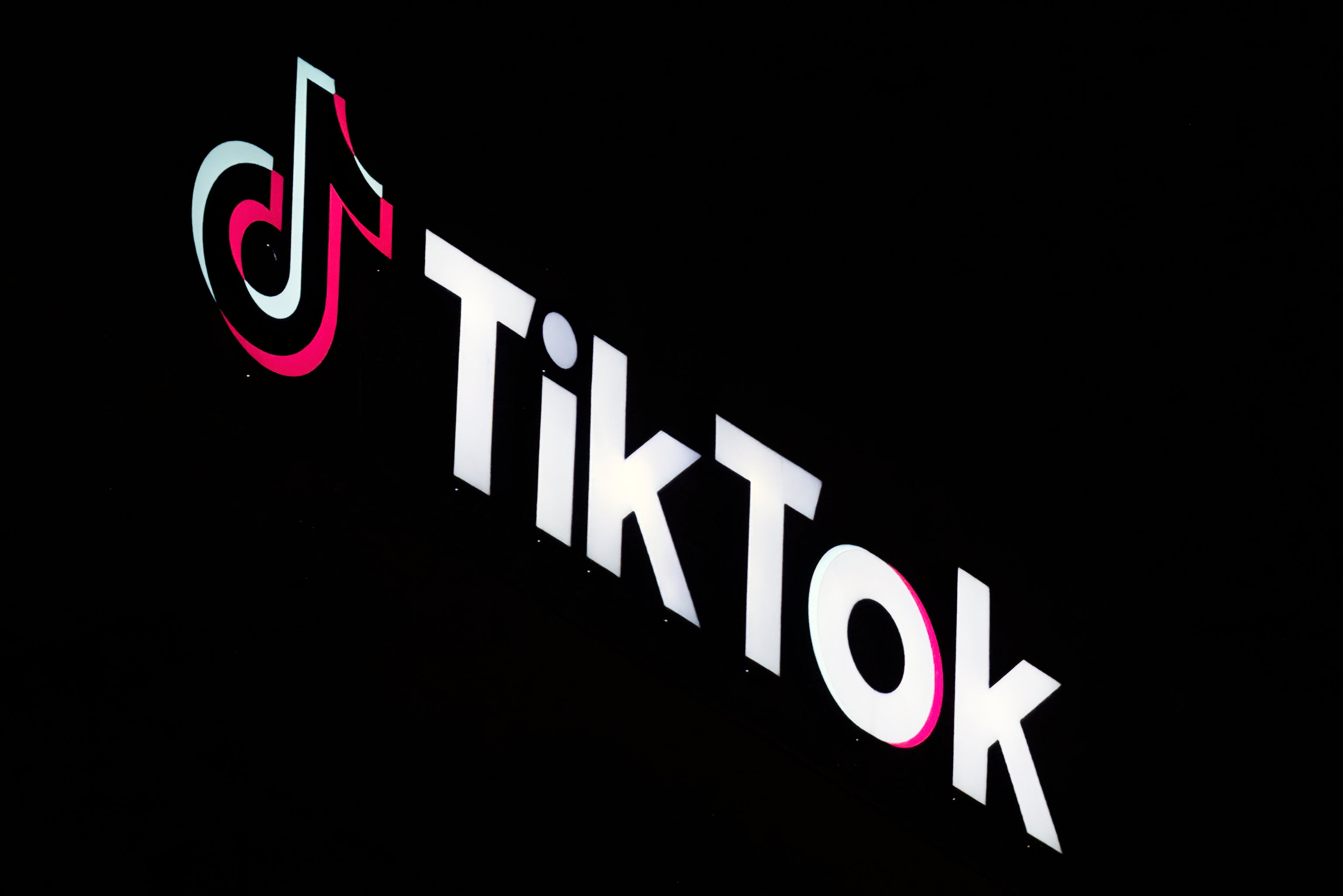 EUR-GEN UE-TIKTOK PRIVACIDAD MULTA