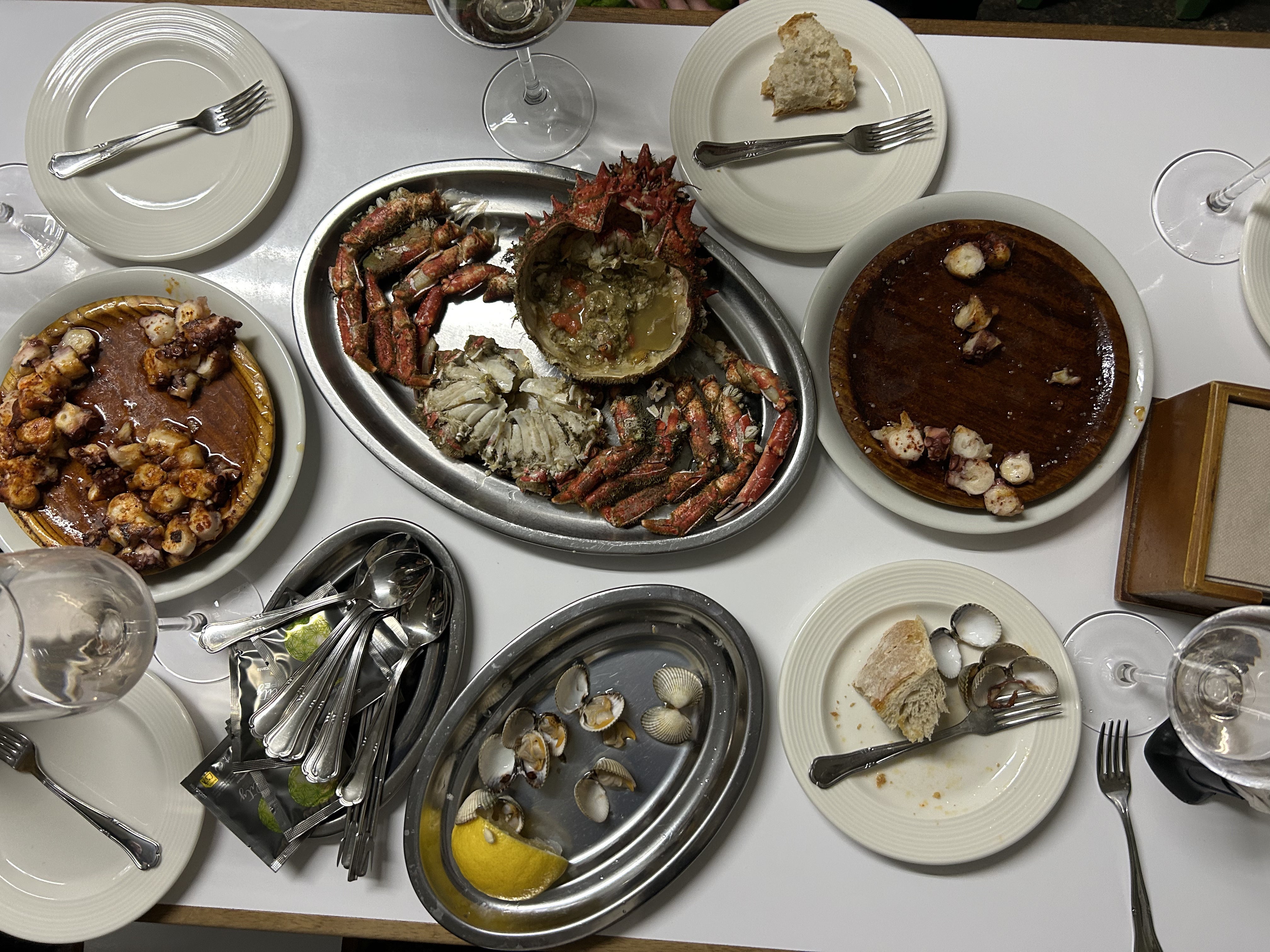 A seafood feast at O Gato Negro