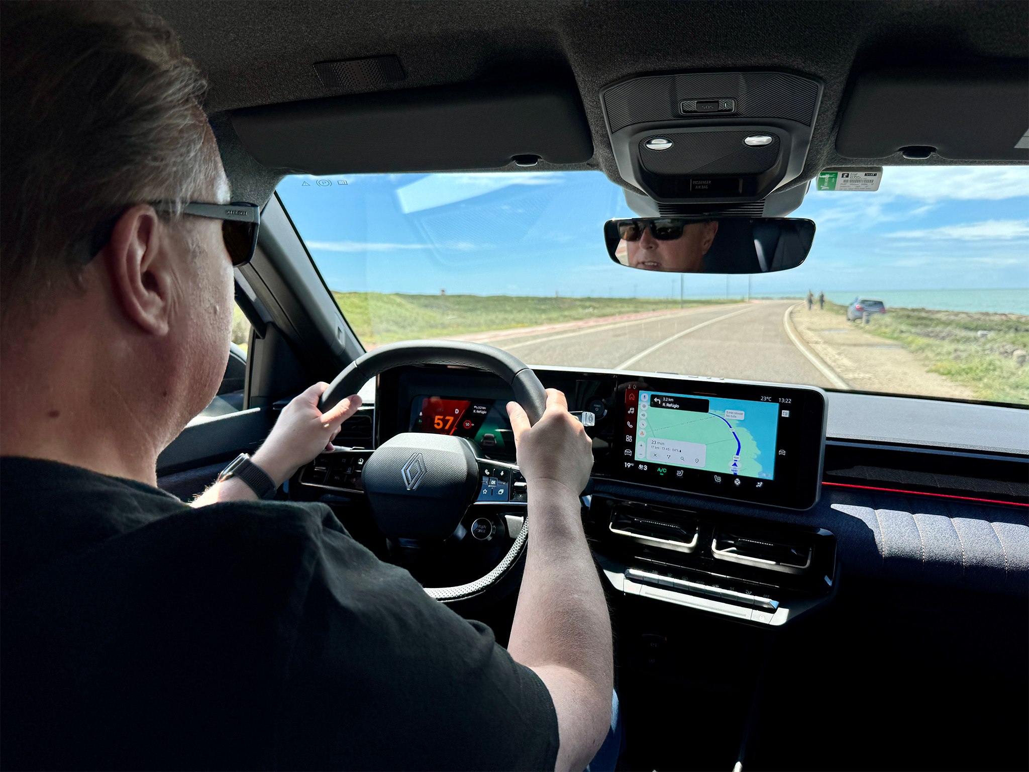 The Renault 4’s front cabin is near identical to the Renault 5’s, which we like