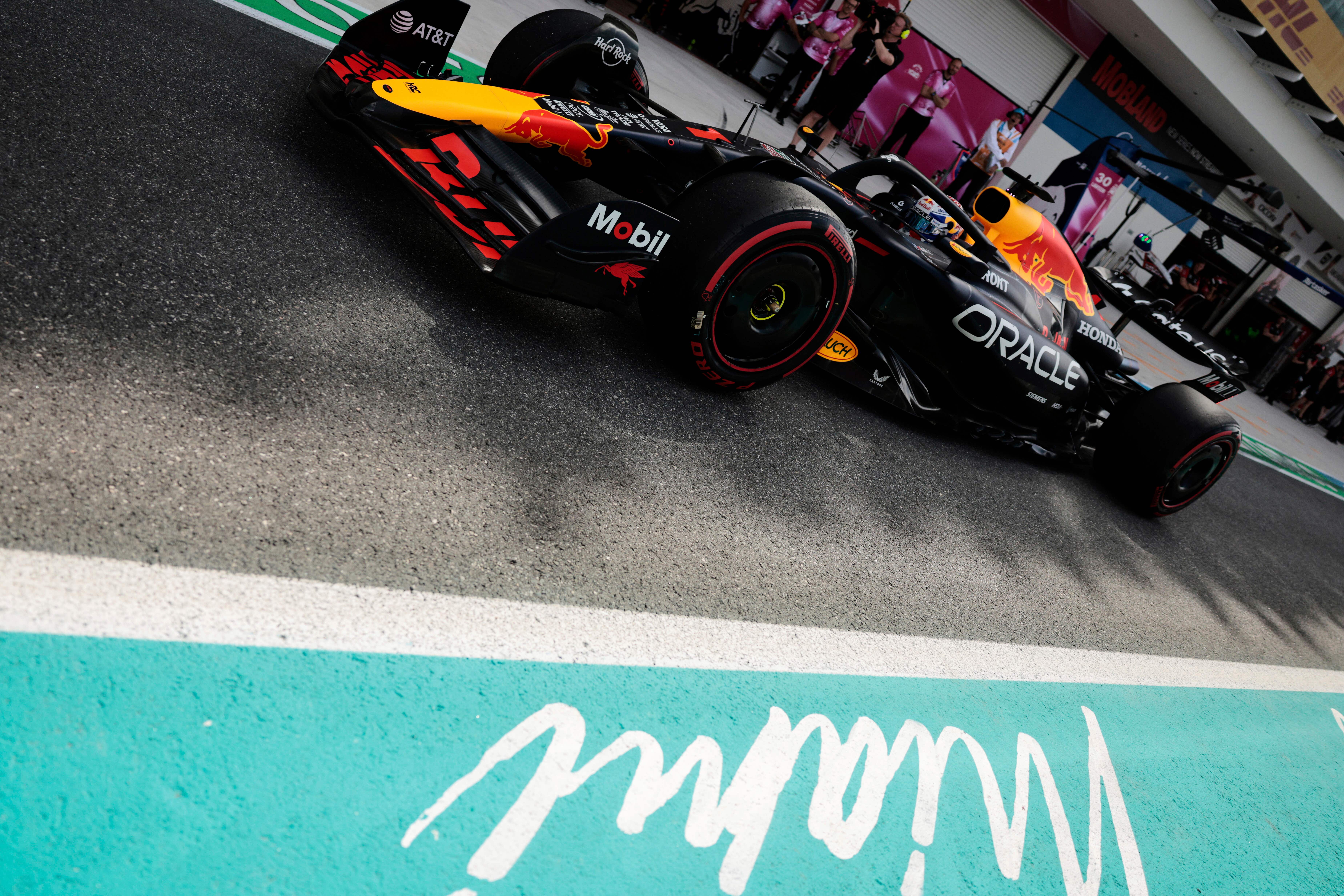 F1 Miami GP LIVE: Race start time and updates as Verstappen starts on pole with Hamilton in 12th (cloned)